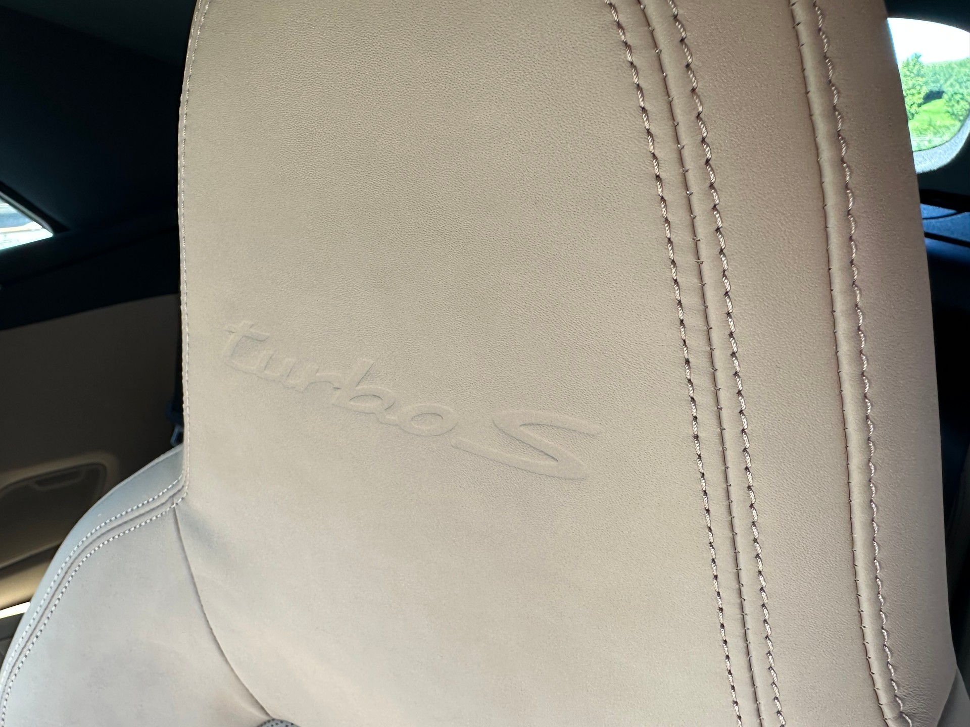 PORSCHE 911 Turbo S Cabriolet PDK-image-9