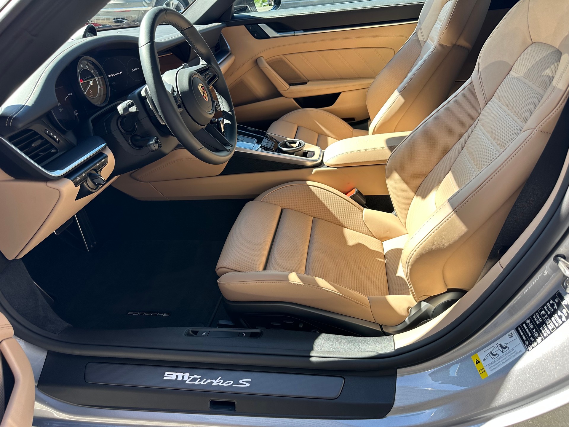PORSCHE 911 Turbo S Cabriolet PDK-image-6