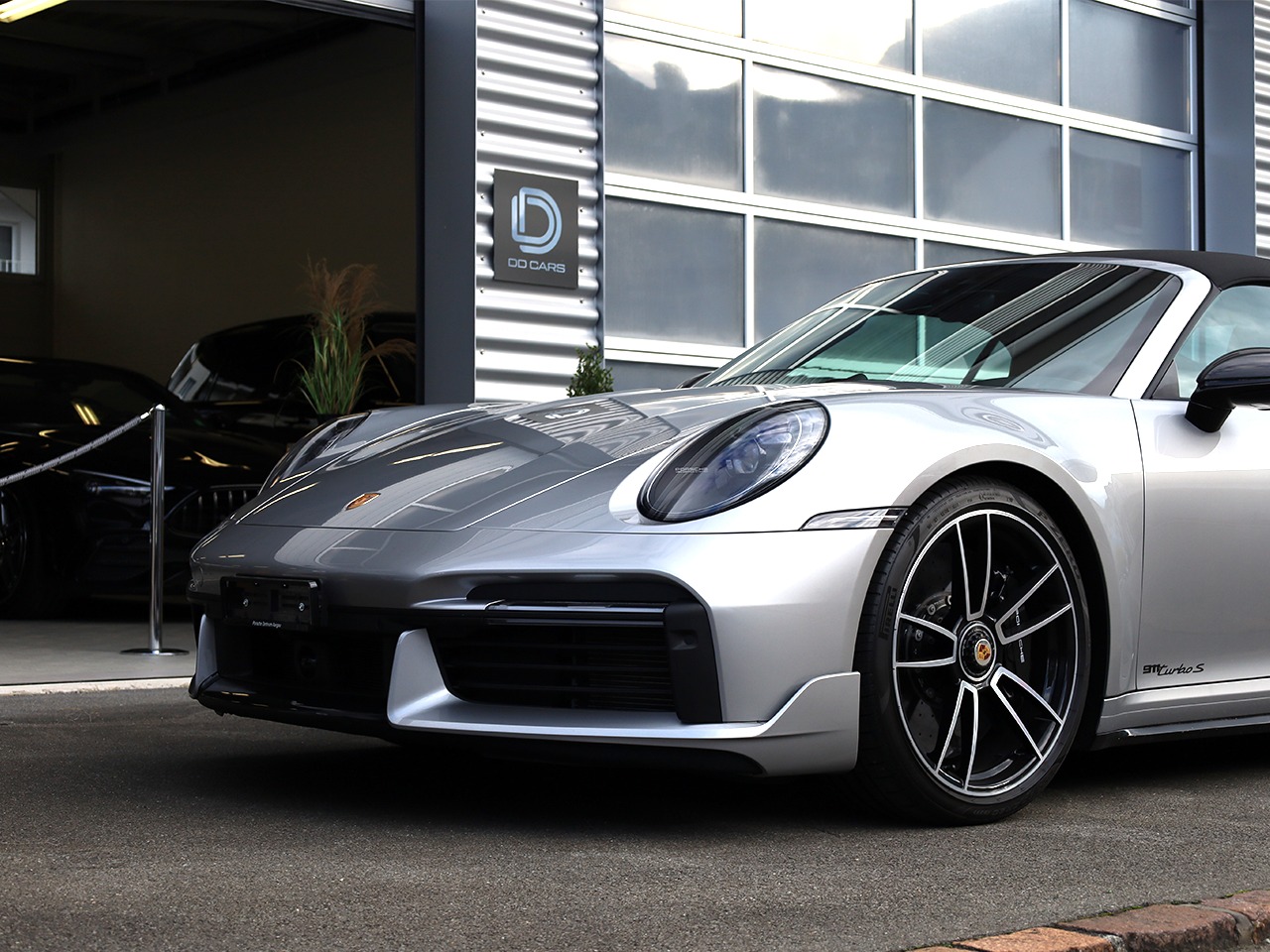 PORSCHE 911 Turbo S Cabriolet PDK-image-1