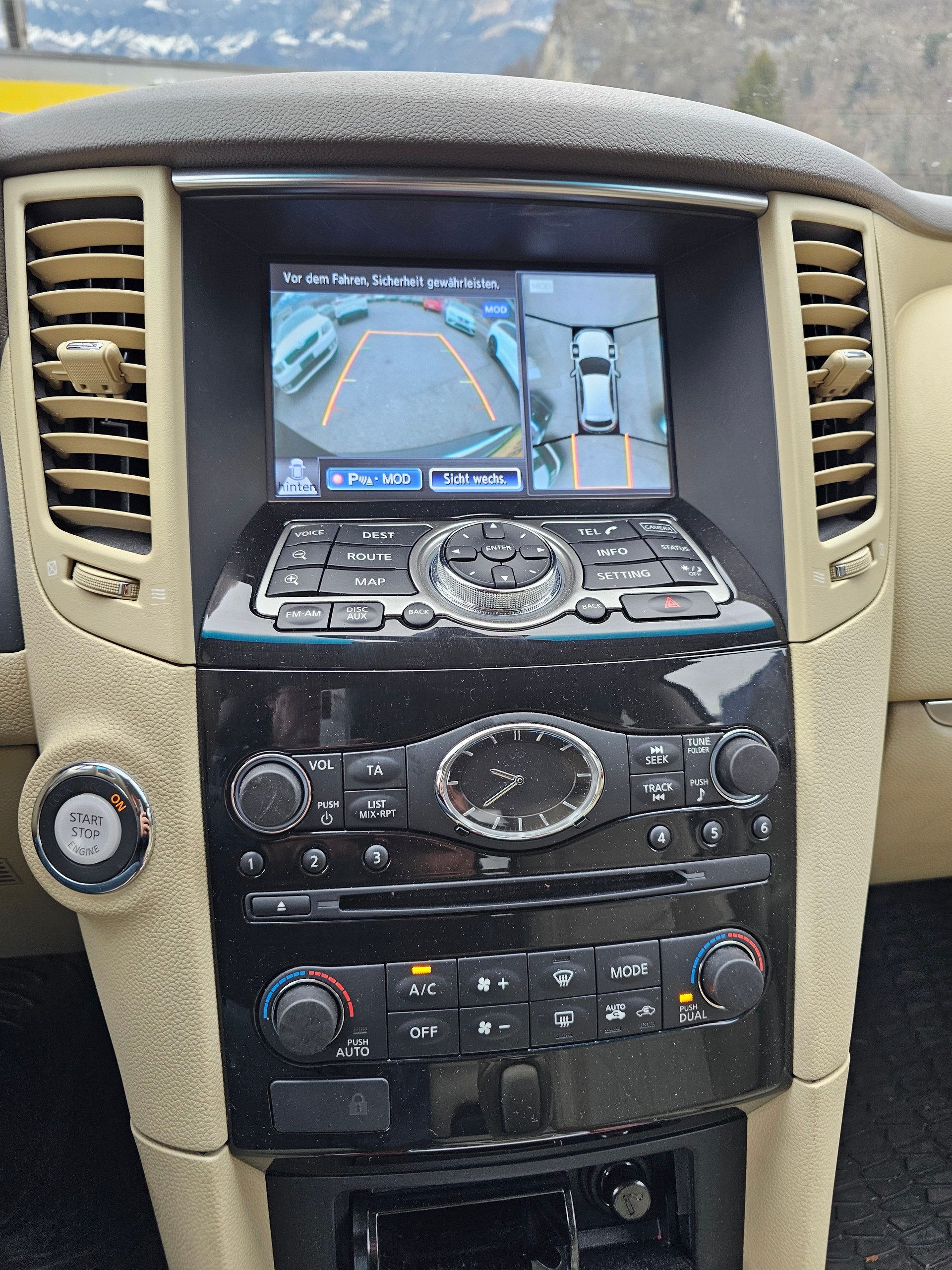 INFINITI QX70 3.0d GT AWD Automatic-image-8