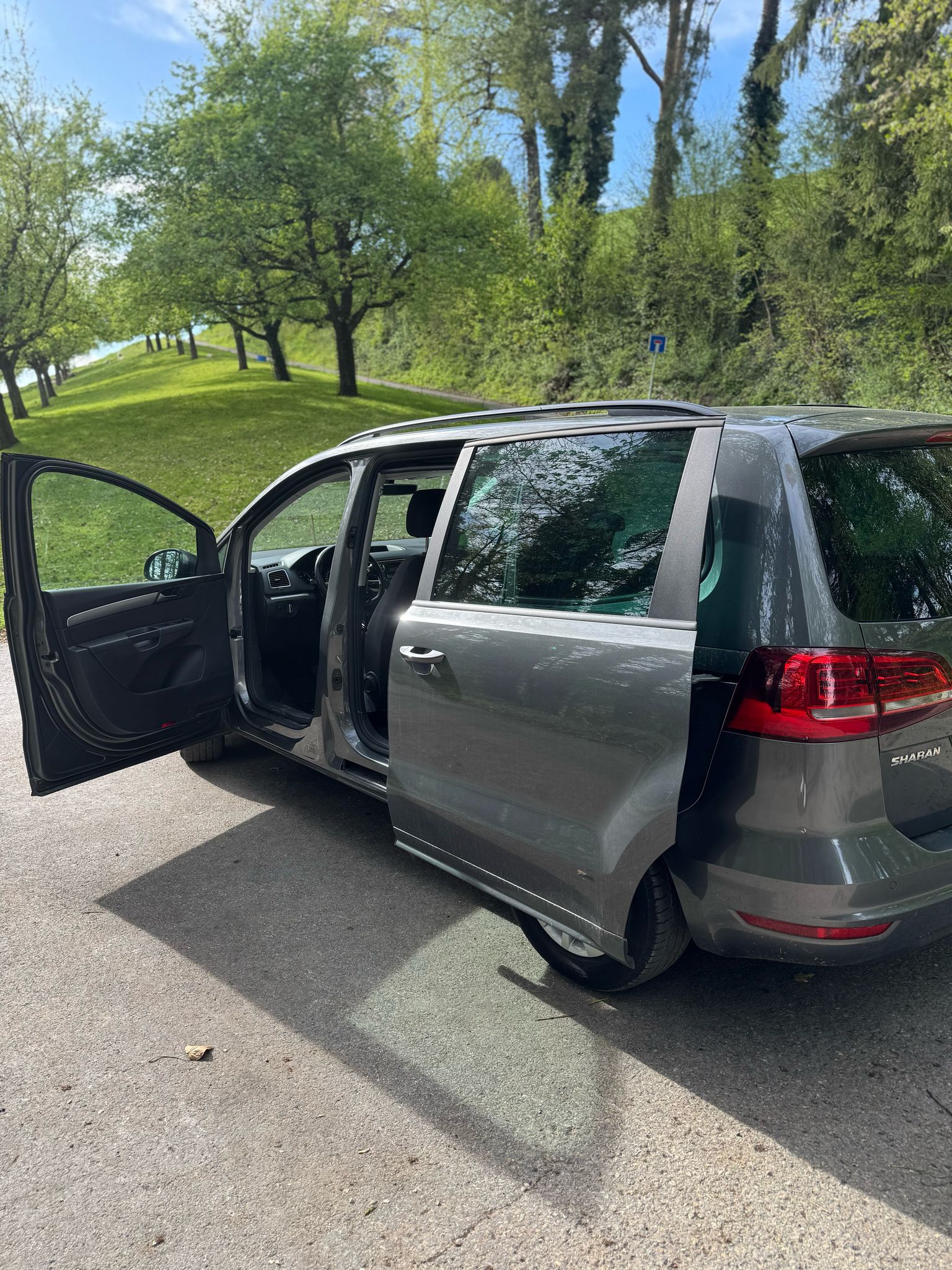VW Sharan 2.0 TDI BMT Comfortline DSG-image-9
