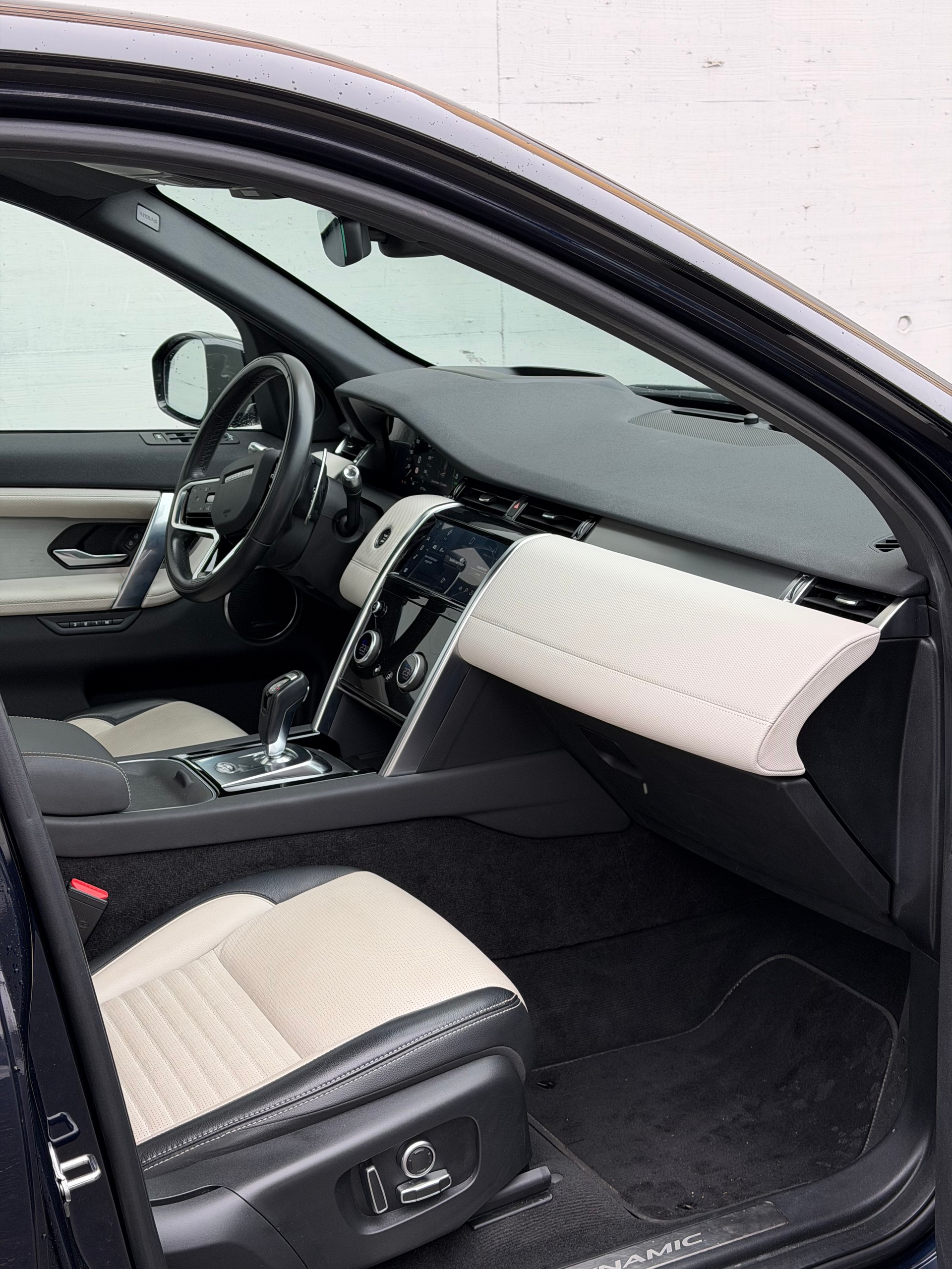 LAND ROVER Discovery Sport R Dyn P300e 1.5 PHEV Base AT8-image-6