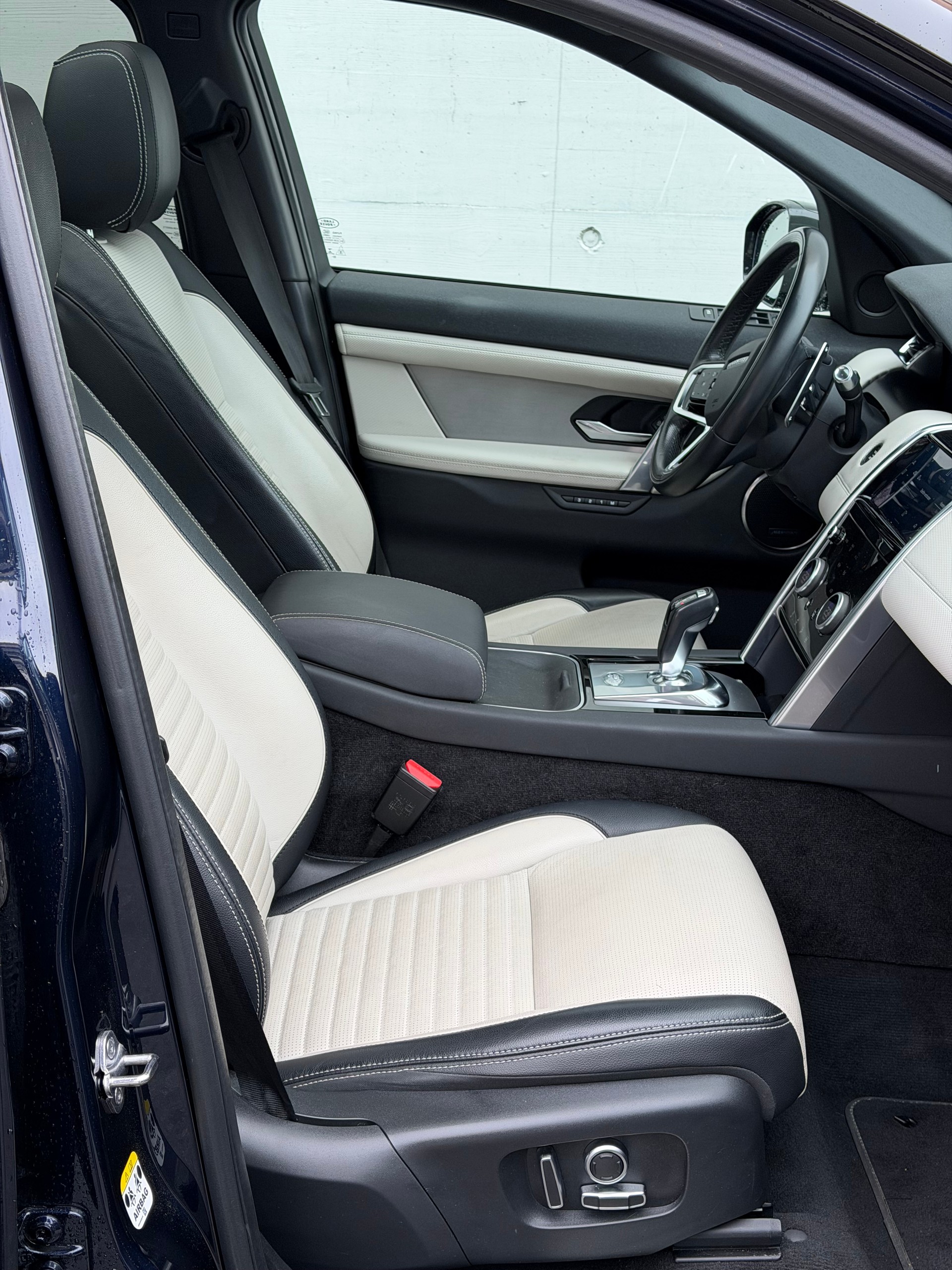 LAND ROVER Discovery Sport R Dyn P300e 1.5 PHEV Base AT8-image-8
