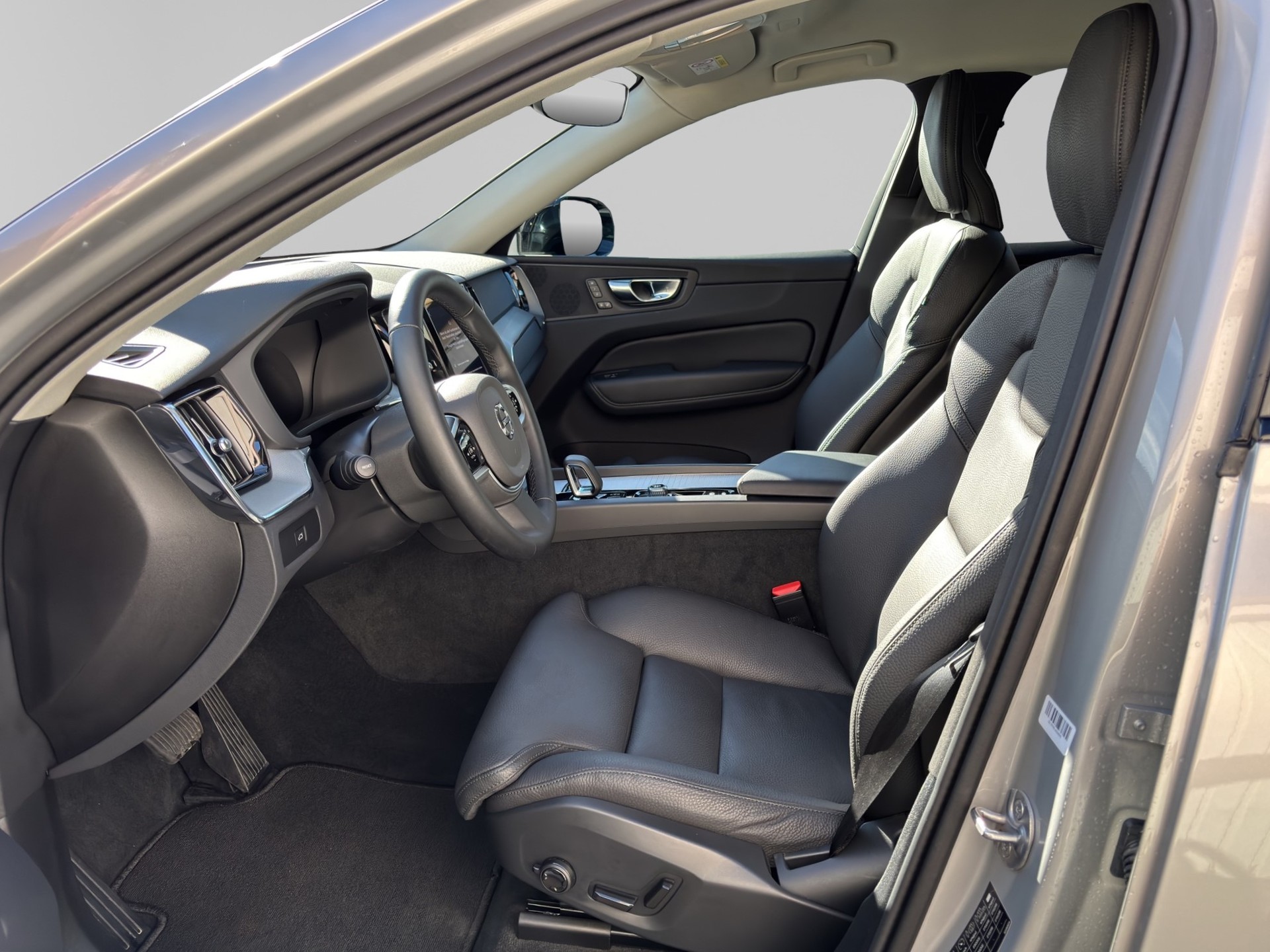 VOLVO XC60 2.0 B5 MH Plus Dark AWD-image-11