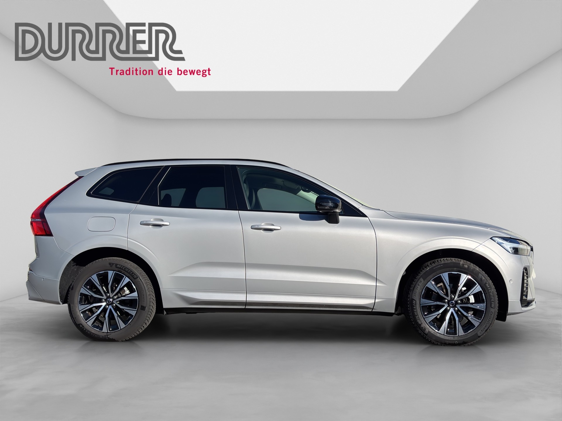 VOLVO XC60 2.0 B5 MH Plus Dark AWD-image-4