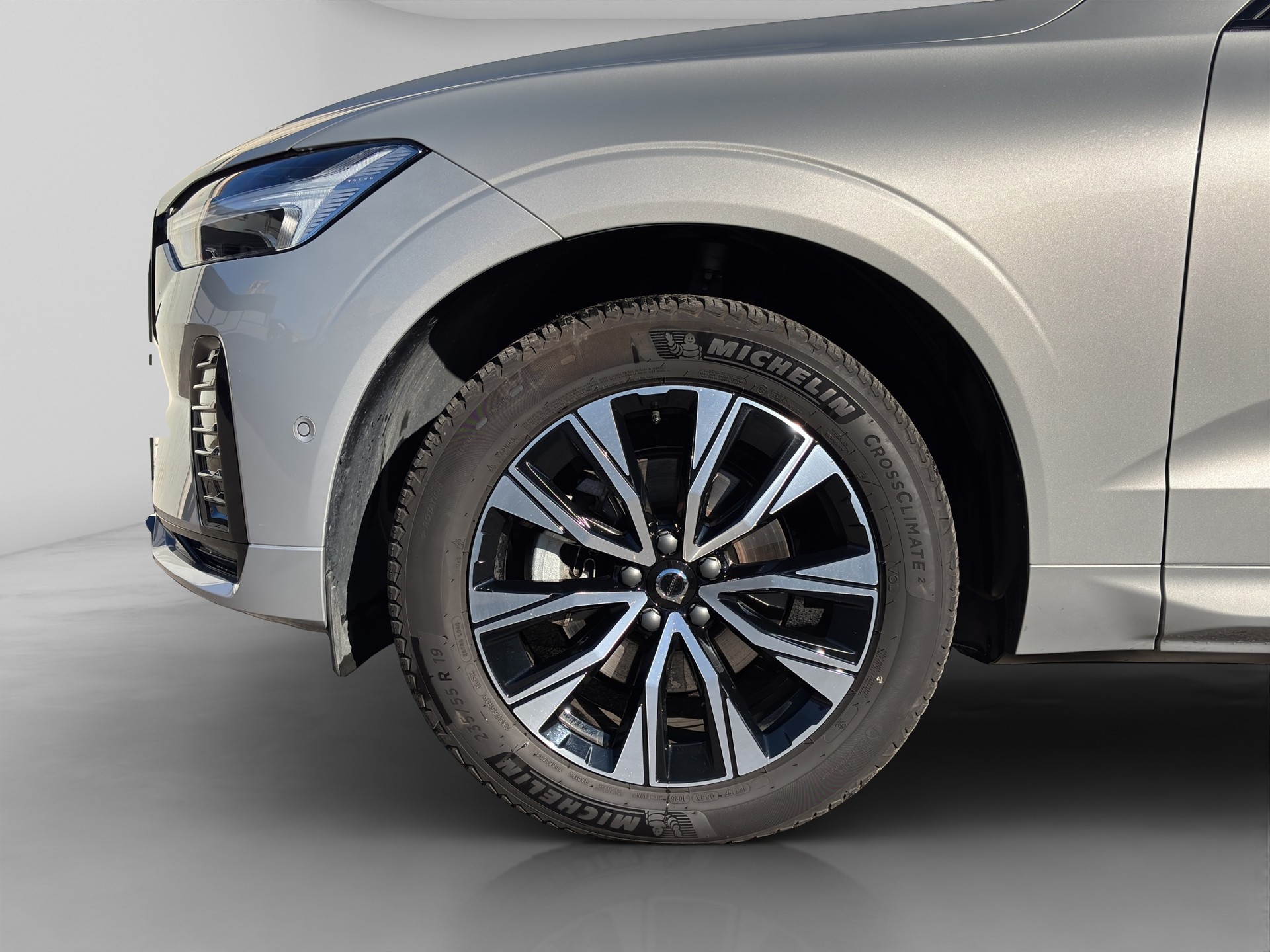 VOLVO XC60 2.0 B5 MH Plus Dark AWD-image-8