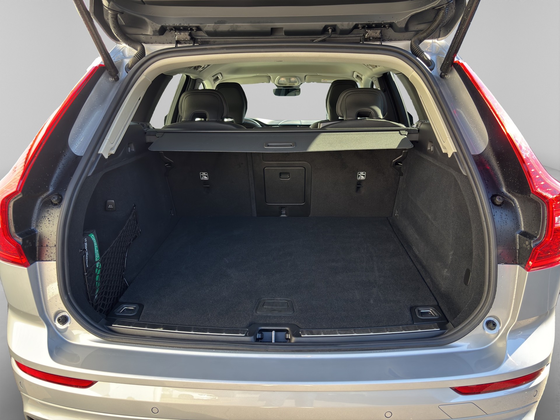 VOLVO XC60 2.0 B5 MH Plus Dark AWD-image-15