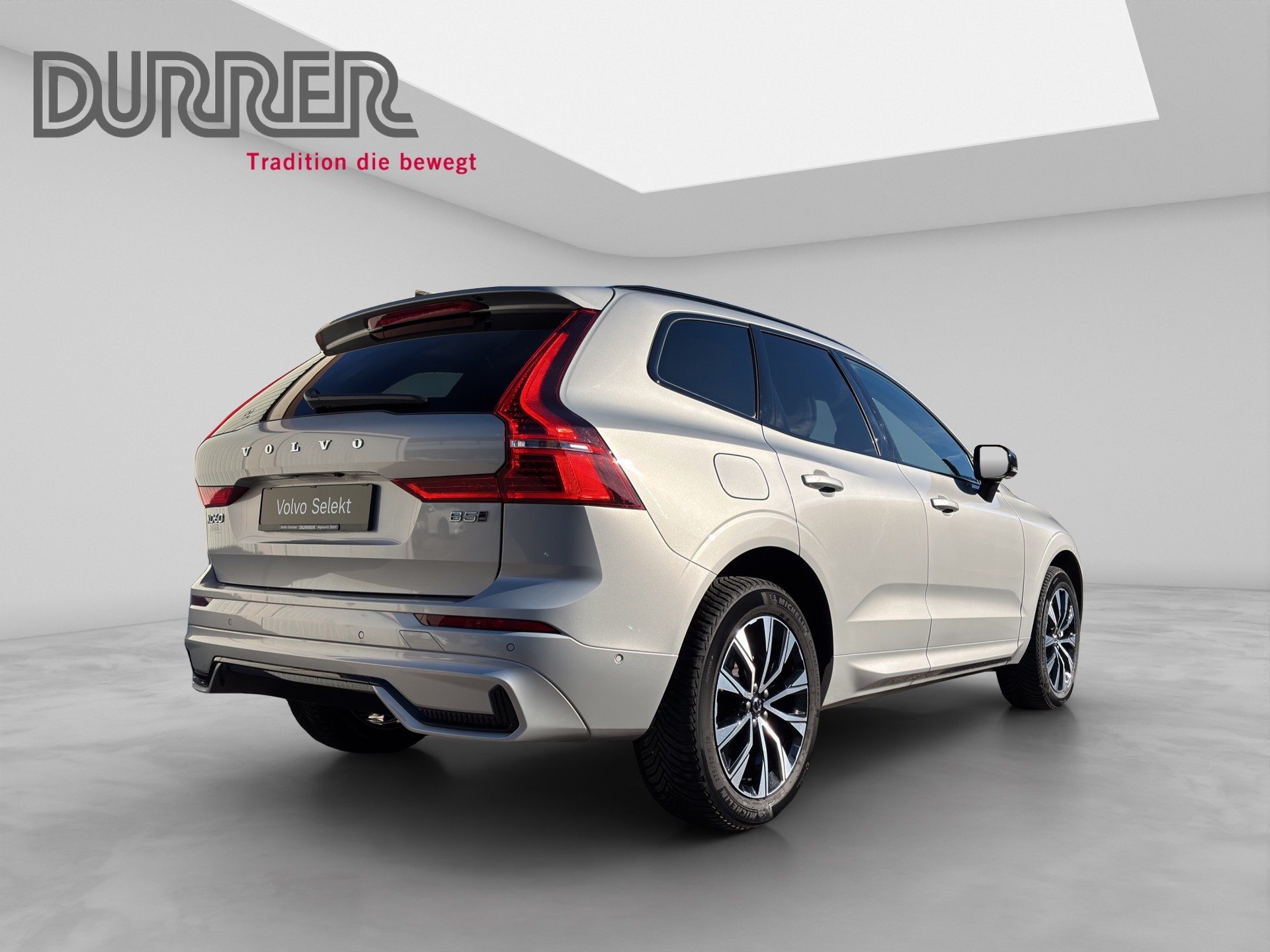 VOLVO XC60 2.0 B5 MH Plus Dark AWD-showroom-element-3