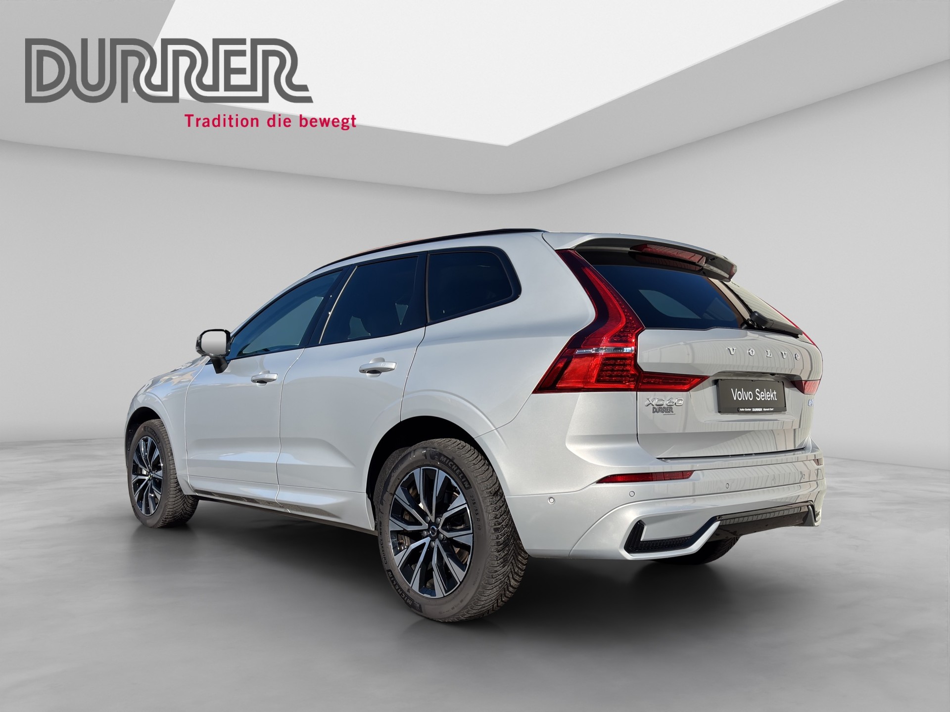 VOLVO XC60 2.0 B5 MH Plus Dark AWD-showroom-element-2