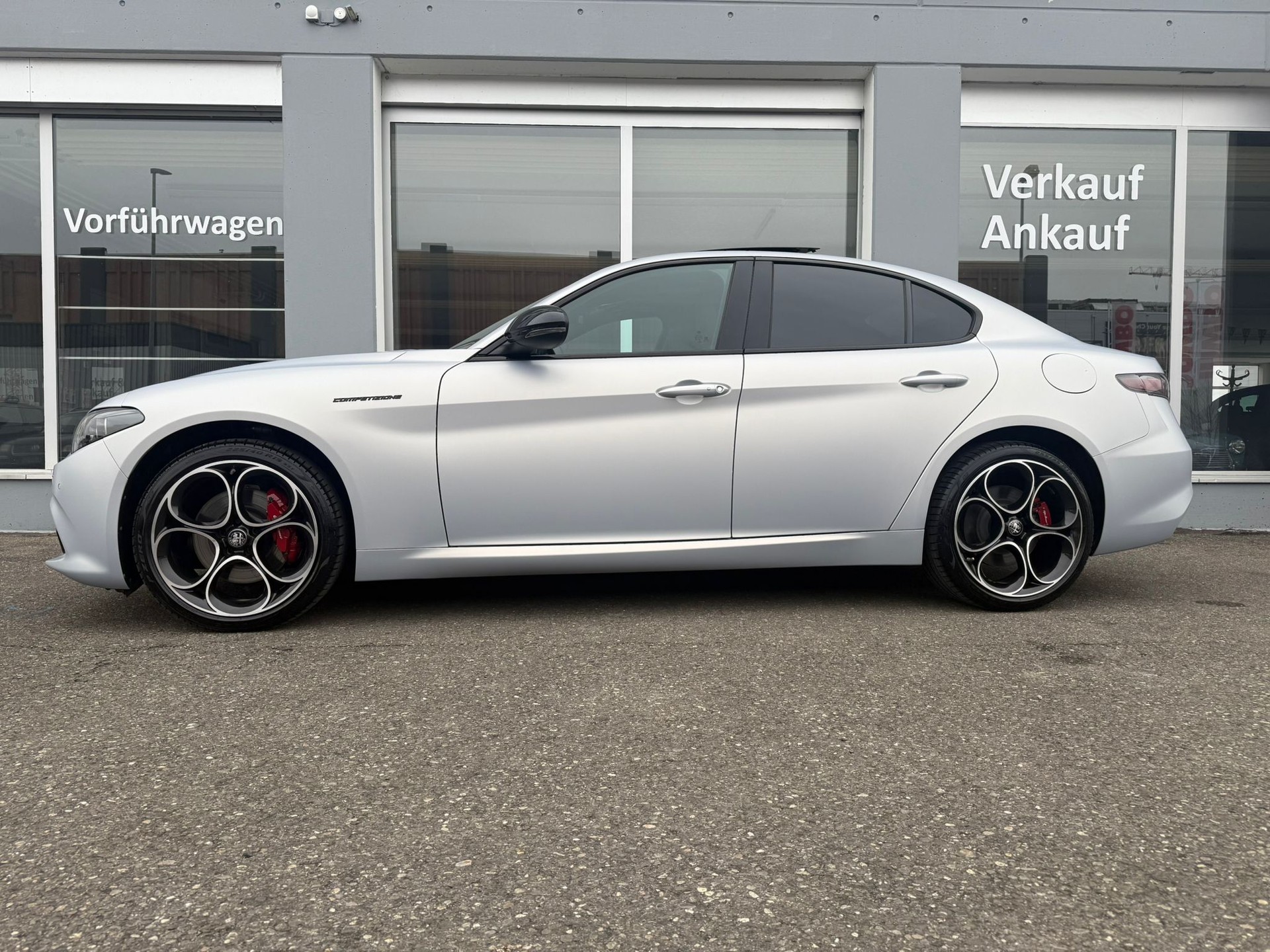 ALFA ROMEO Giulia 2.0 Competizione Pack Sky 280PS Q4 AT8 MY23/24-image-4