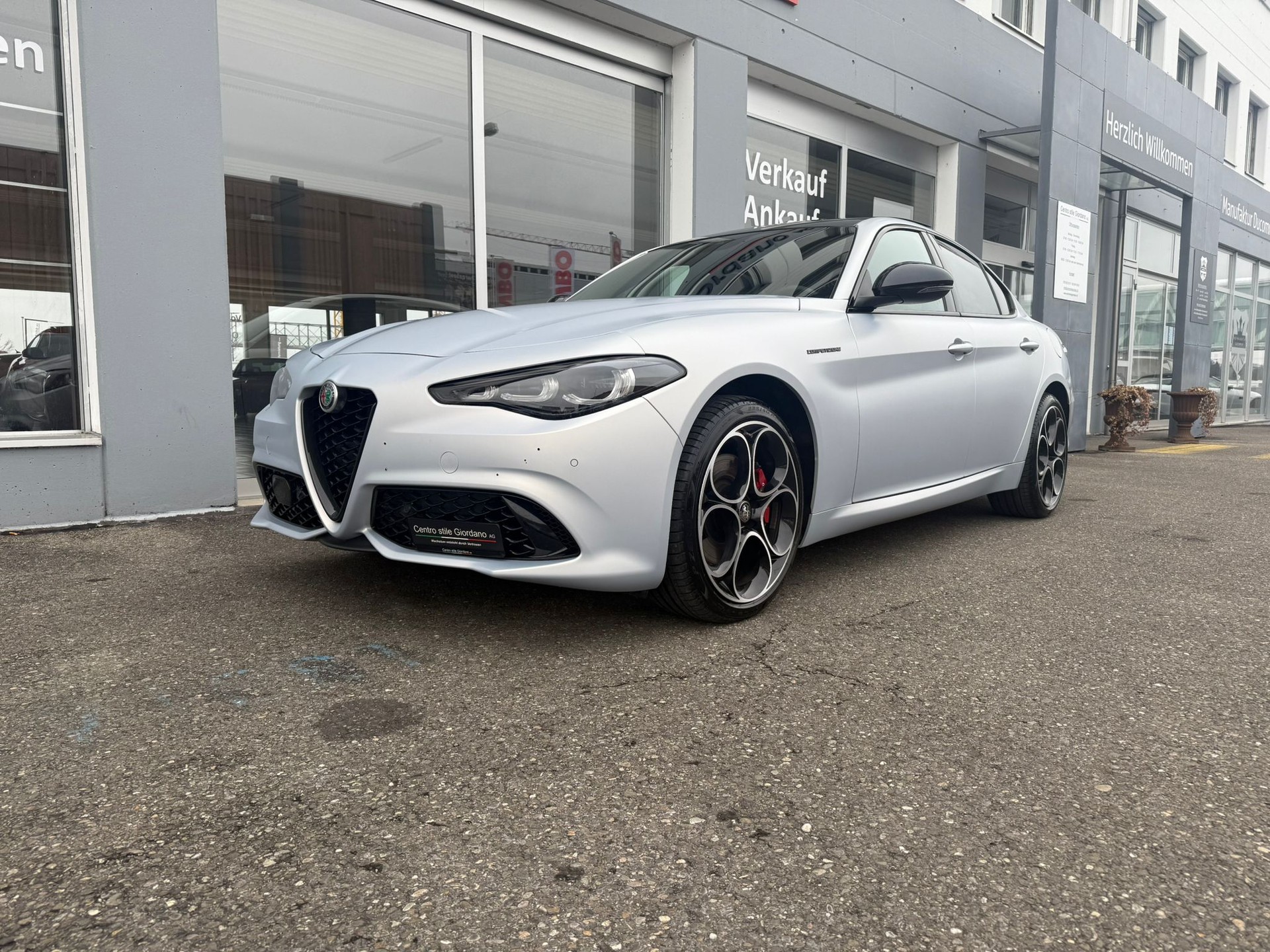 ALFA ROMEO Giulia 2.0 Competizione Pack Sky 280PS Q4 AT8 MY23/24-showroom-element-3