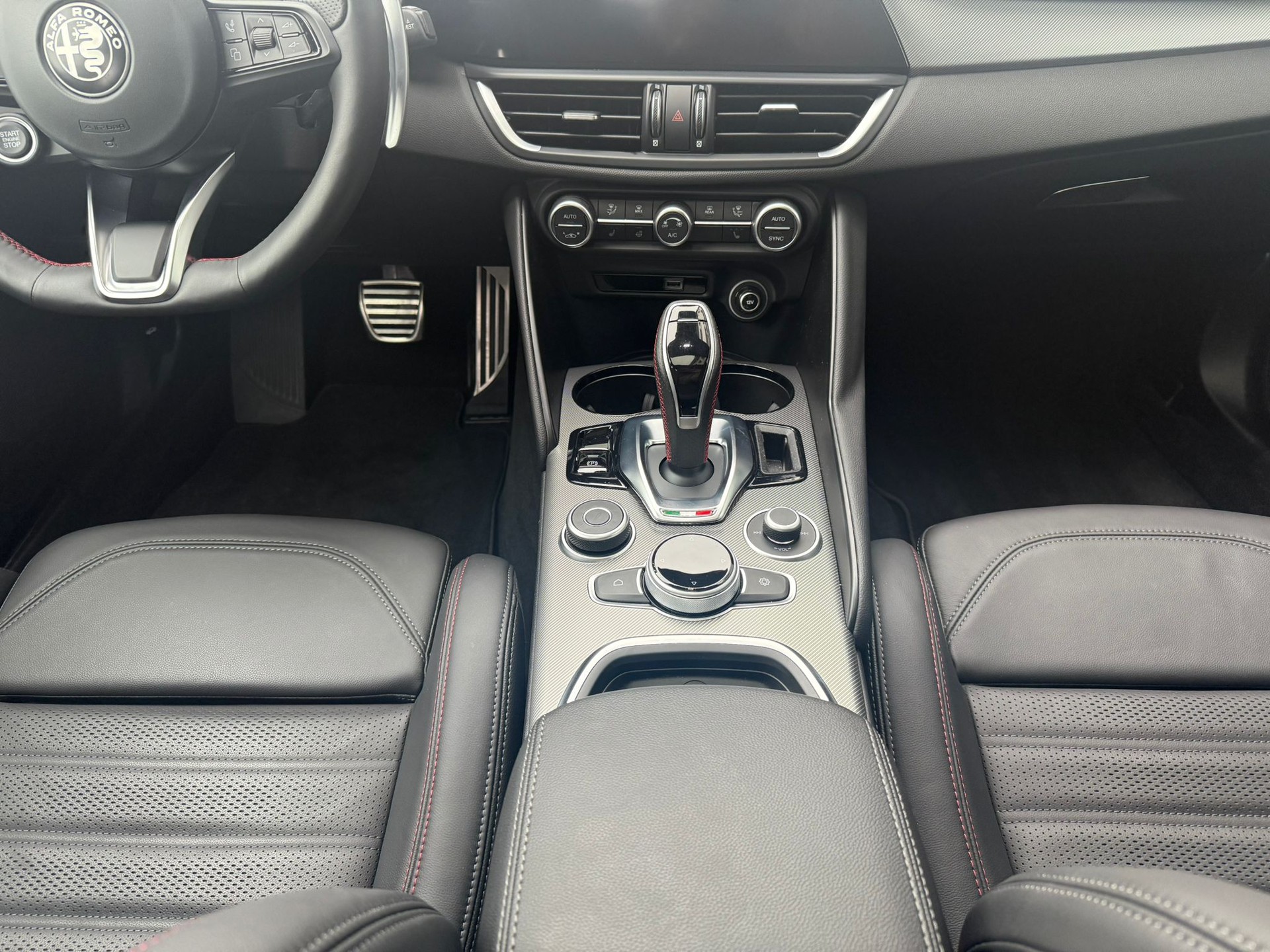 ALFA ROMEO Giulia 2.0 Competizione Pack Sky 280PS Q4 AT8 MY23/24-image-13
