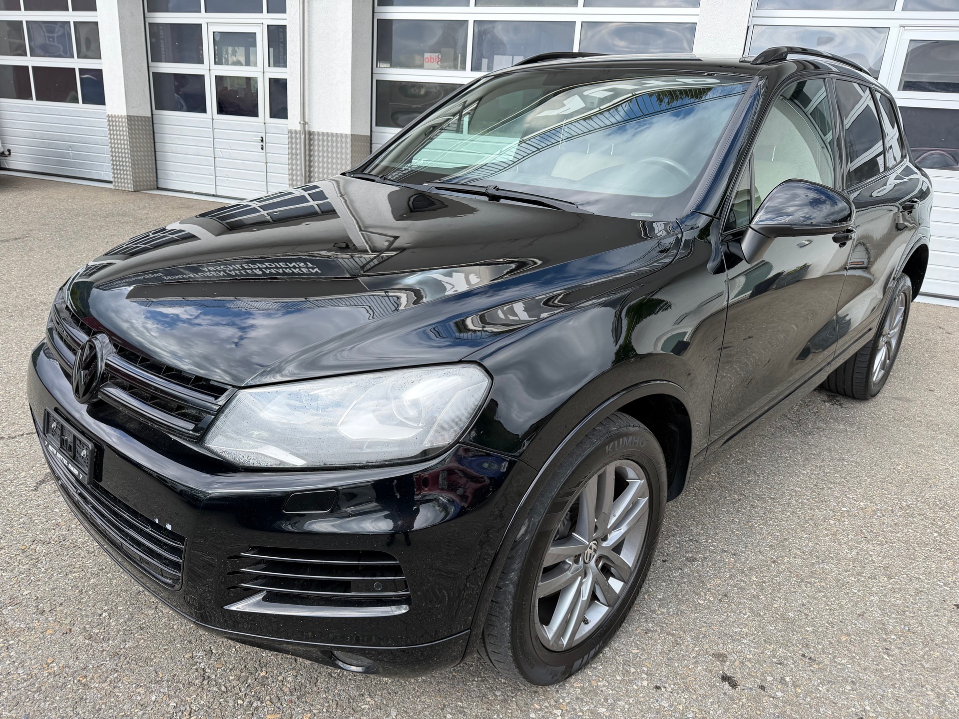 VW Touareg 3.0 TDI BlueMotion Technology Tiptronic-image-0