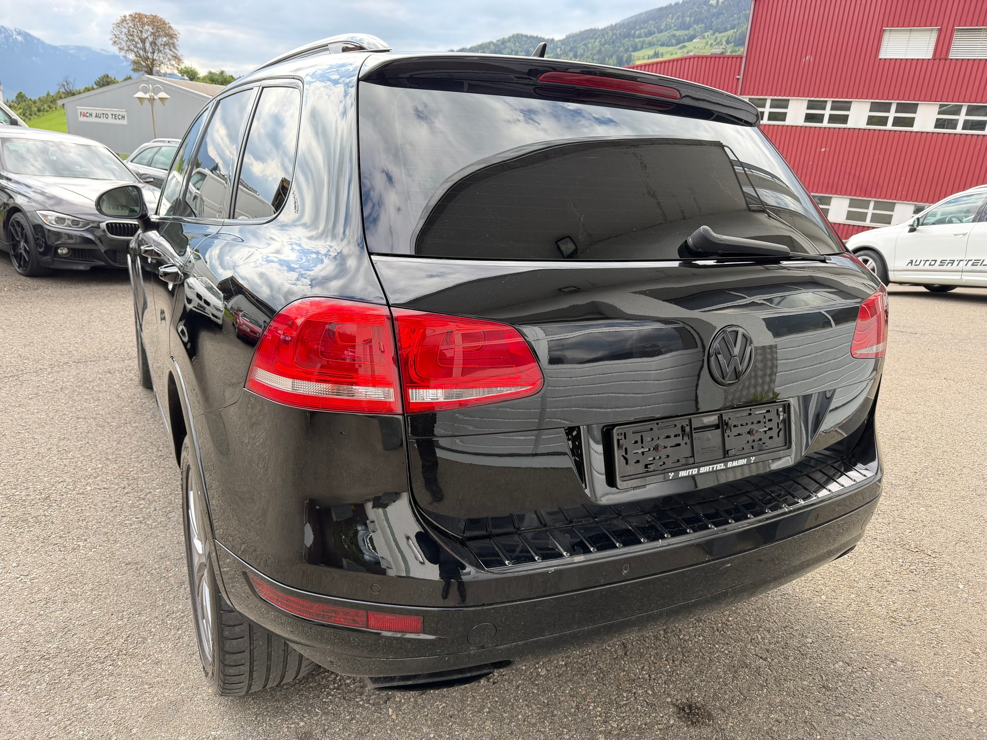 VW Touareg 3.0 TDI BlueMotion Technology Tiptronic-image-2