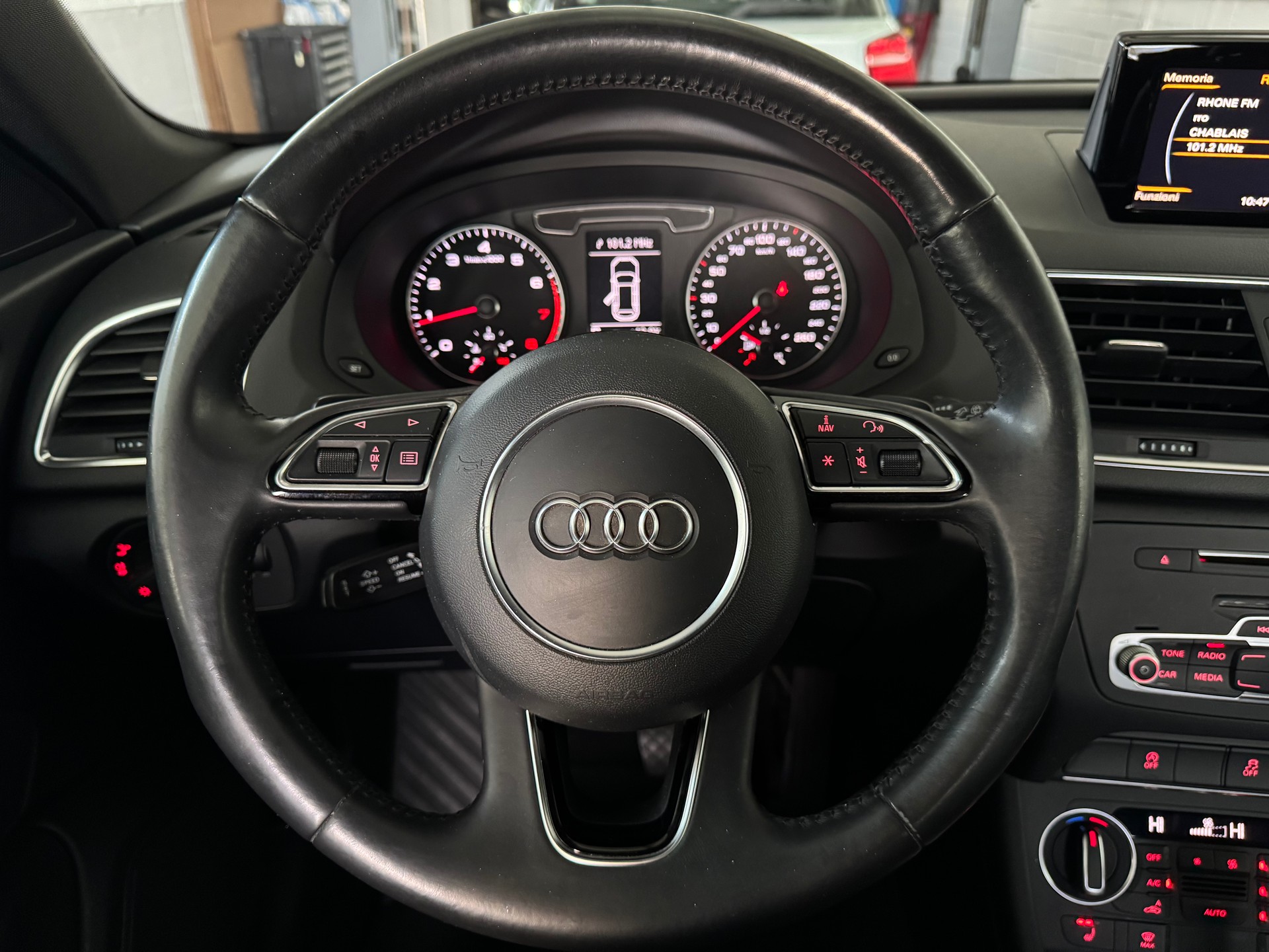 AUDI Q3 1.4 TFSI S-tronic-image-8