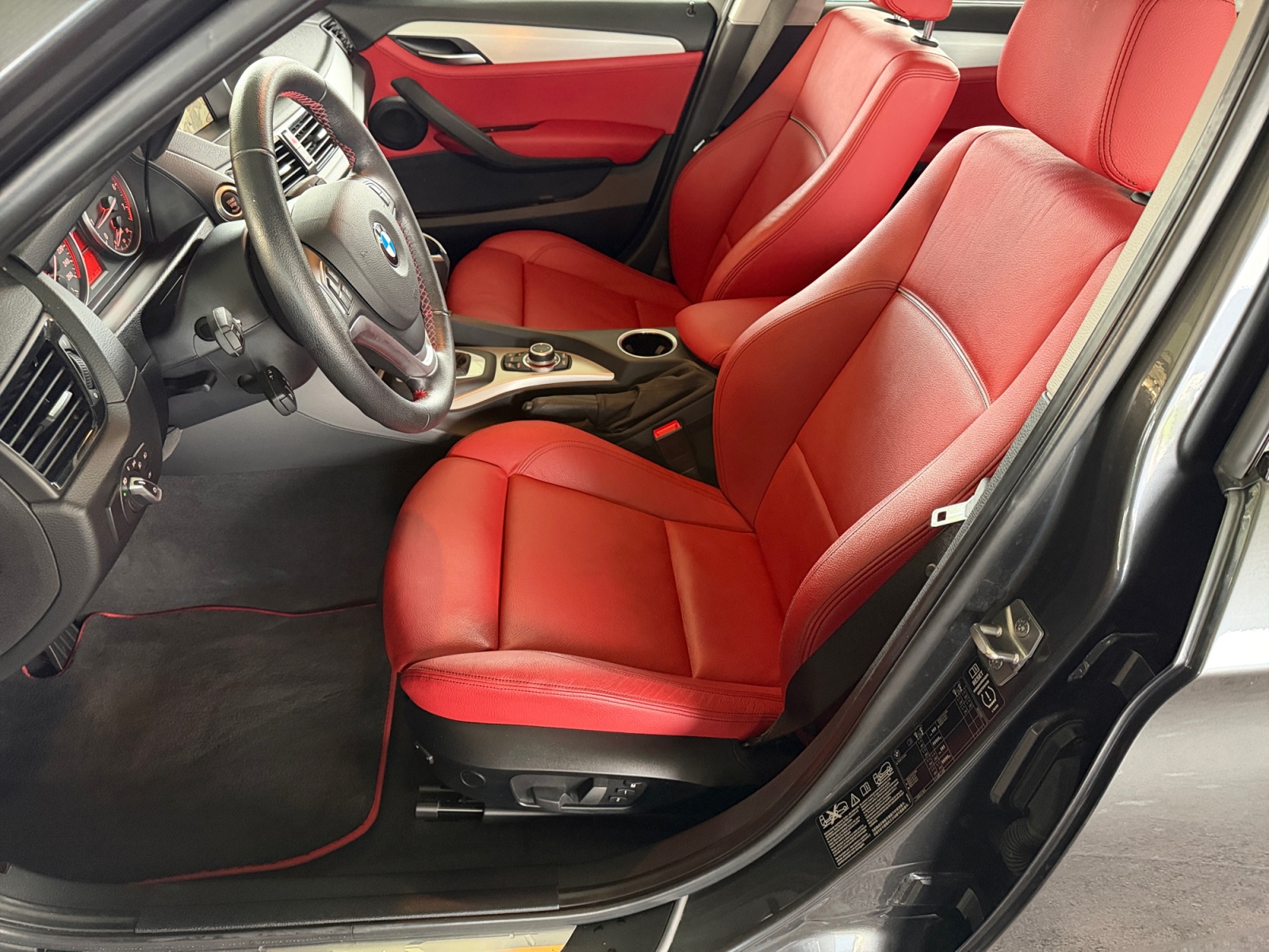 BMW X1 28i xDrive-image-8