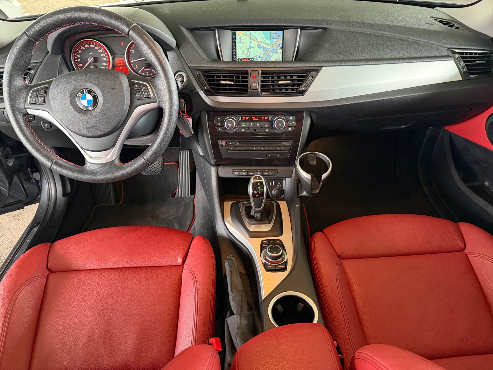 BMW X1 28i xDrive-image-9
