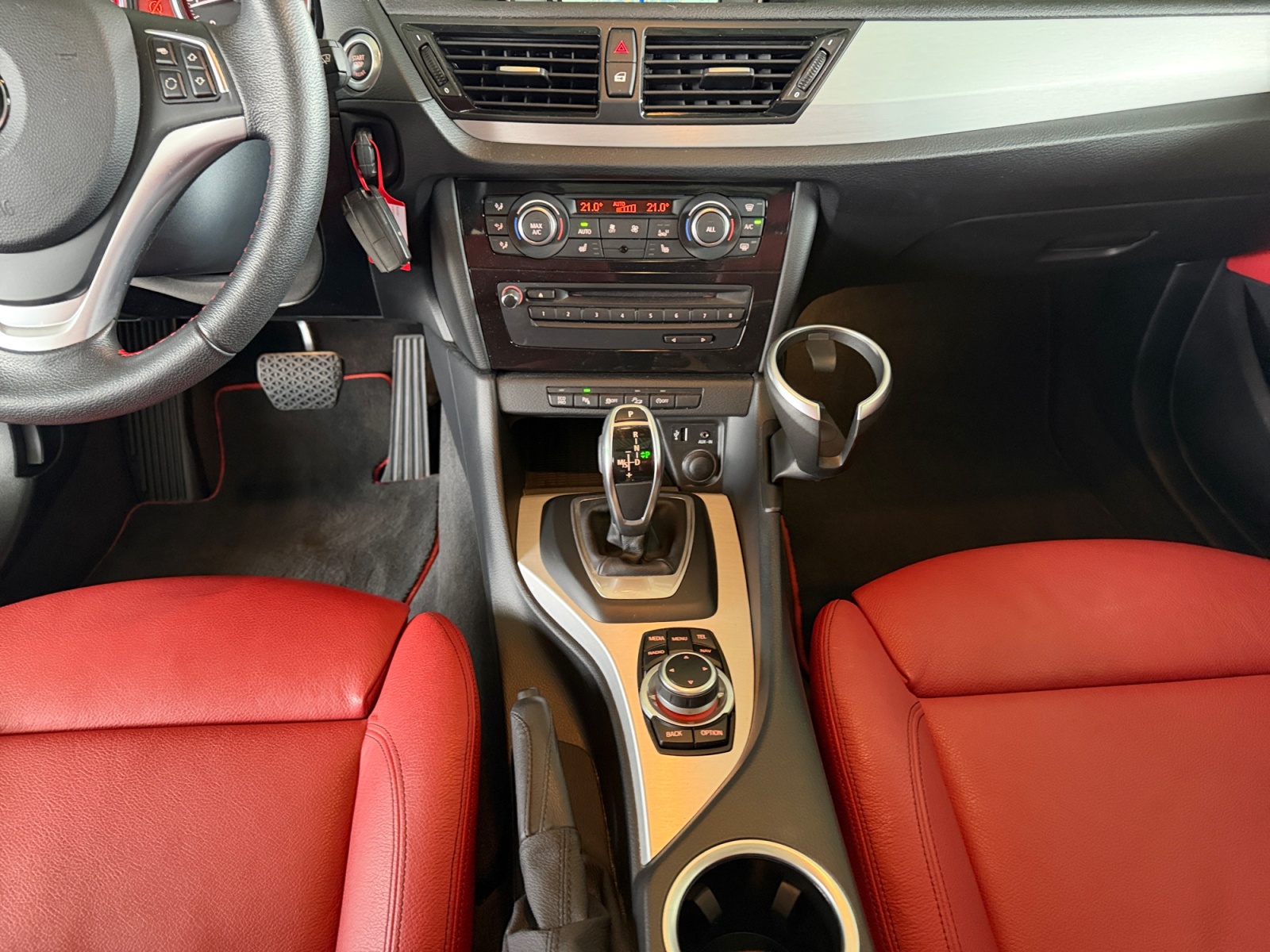 BMW X1 28i xDrive-image-10