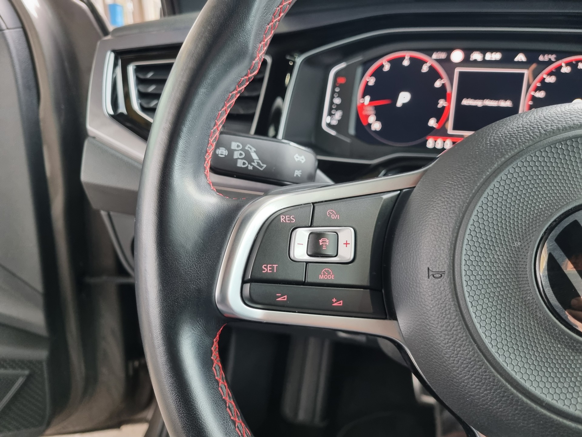 VW Polo 2.0 TSI GTI DSG-image-12