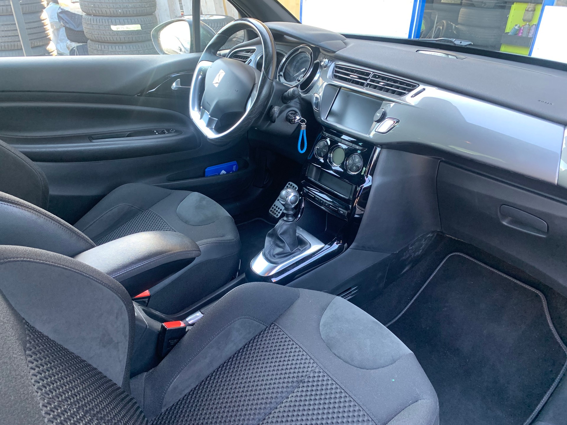 DS AUTOMOBILES DS3 1.6 16V BlueHDi Sport Chic Plus-image-12