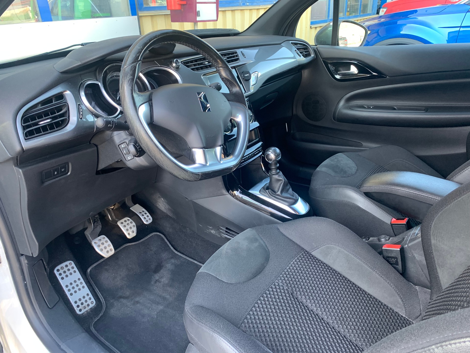 DS AUTOMOBILES DS3 1.6 16V BlueHDi Sport Chic Plus-image-9