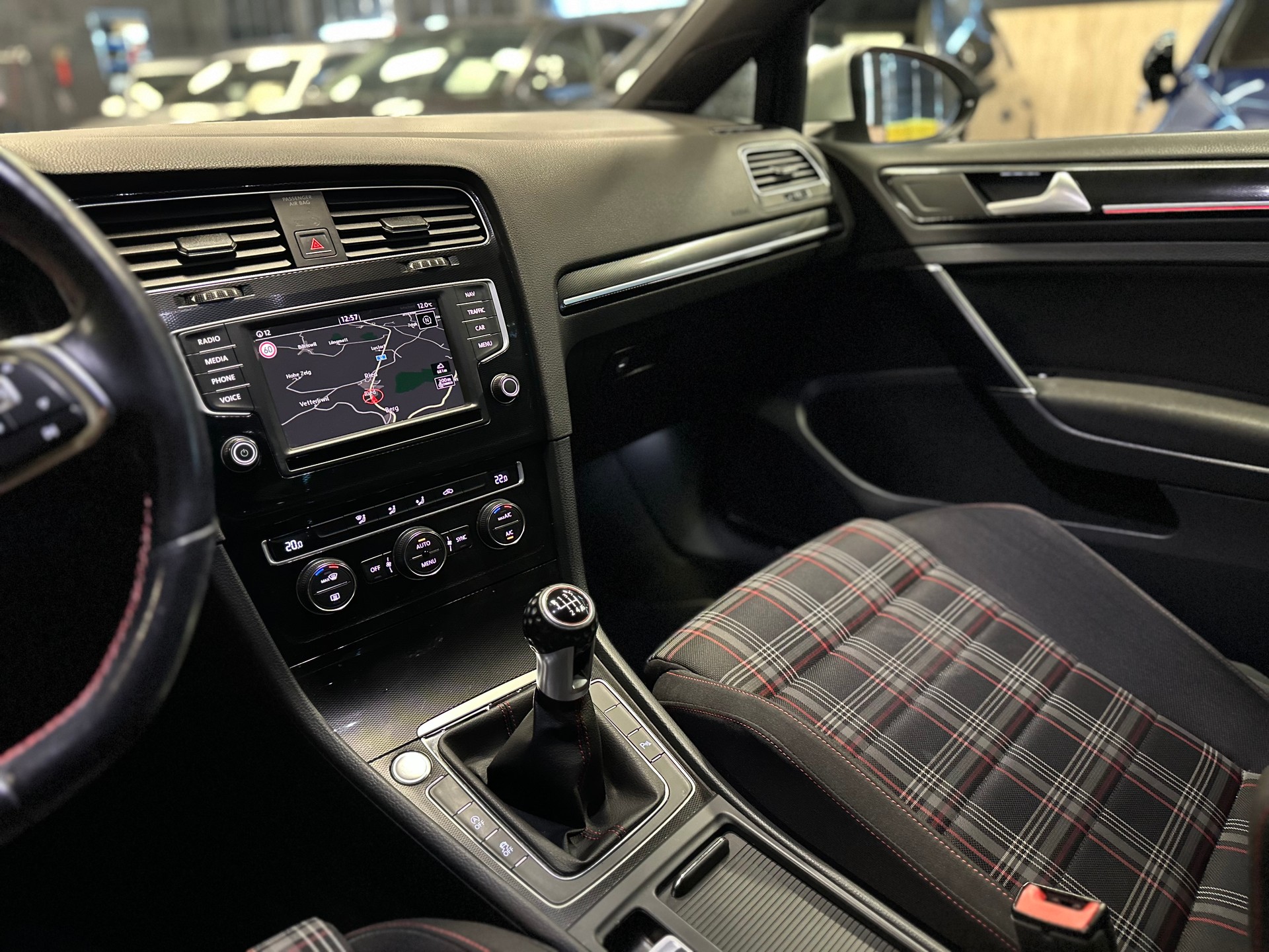 VW Golf 7 GTI Performance / ** Frisch ab MFK & Service **-image-15