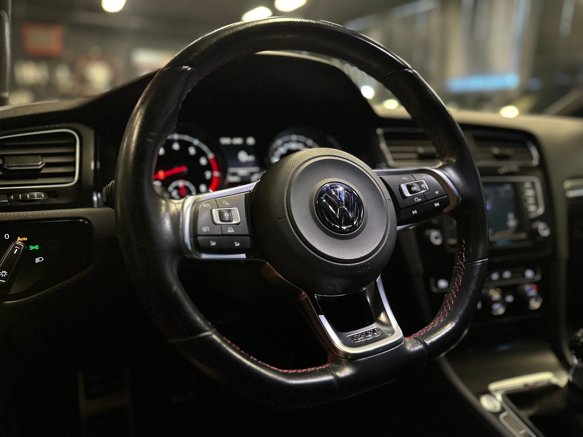 VW Golf 7 GTI Performance / ** Frisch ab MFK & Service **-image-14
