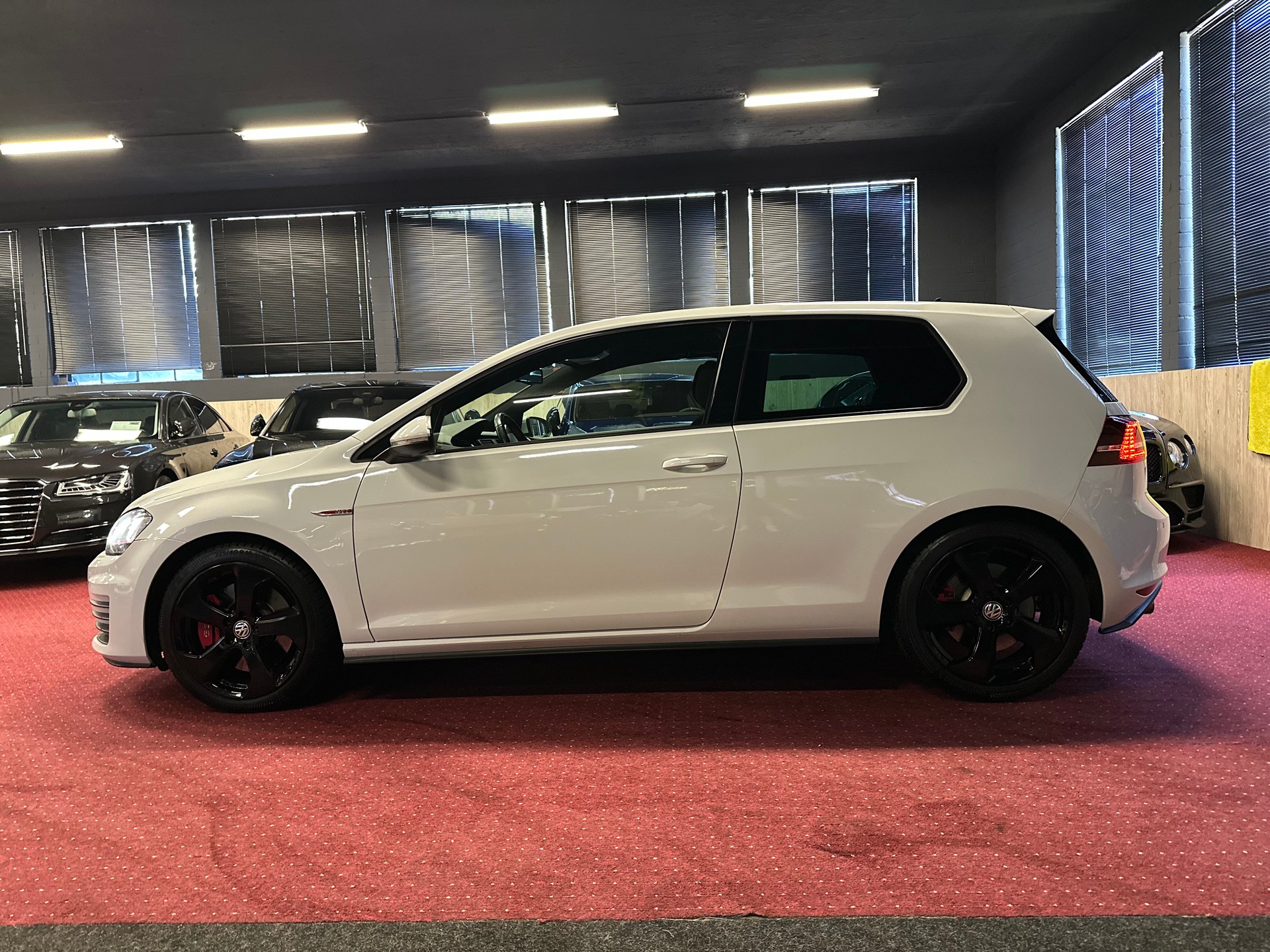 VW Golf 7 GTI Performance / ** Frisch ab MFK & Service **-image-9