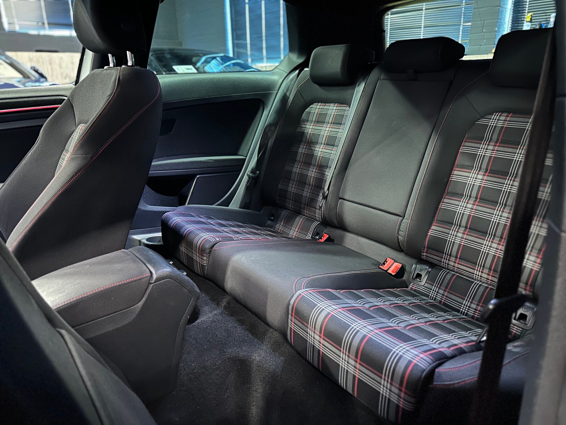 VW Golf 7 GTI Performance / ** Frisch ab MFK & Service **-image-17