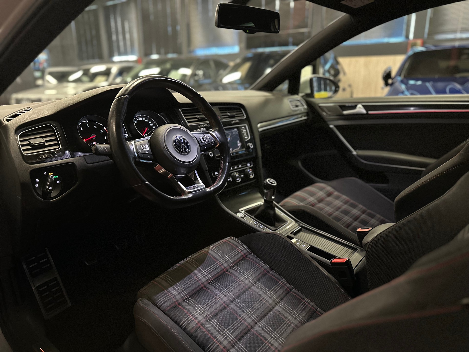 VW Golf 7 GTI Performance / ** Frisch ab MFK & Service **-image-12