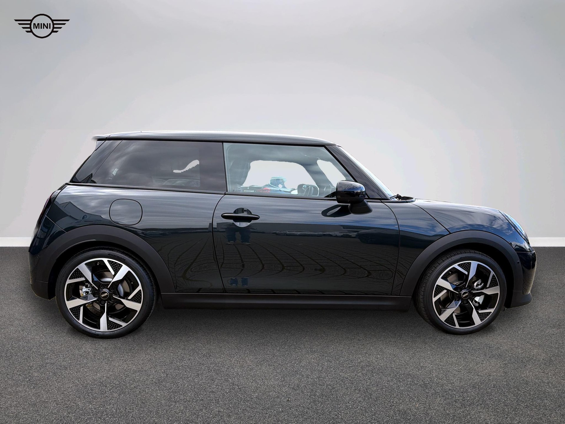 MINI Cooper S (3d)-showroom-element-1