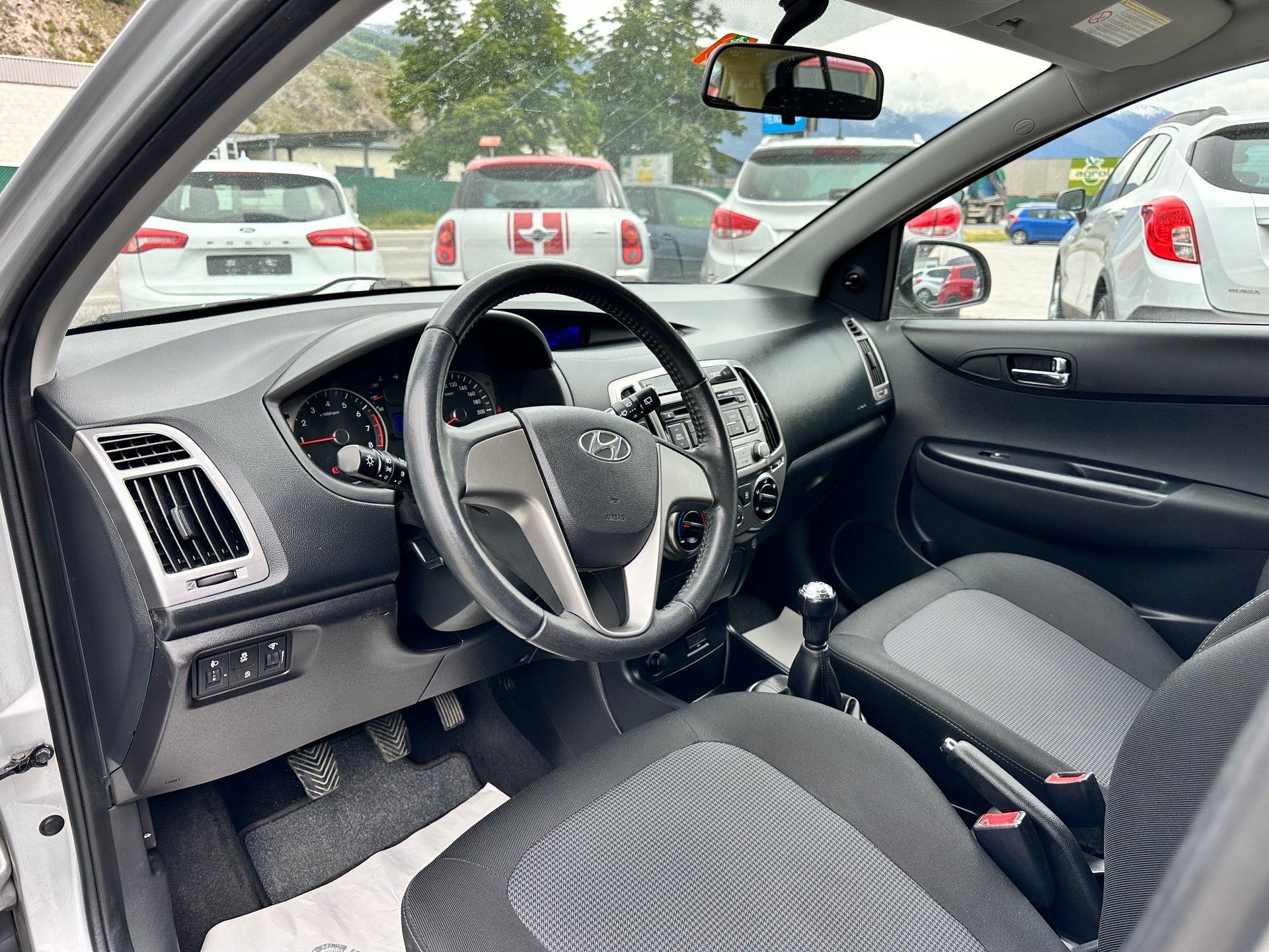 HYUNDAI i20 1.2 Comfort-image-9