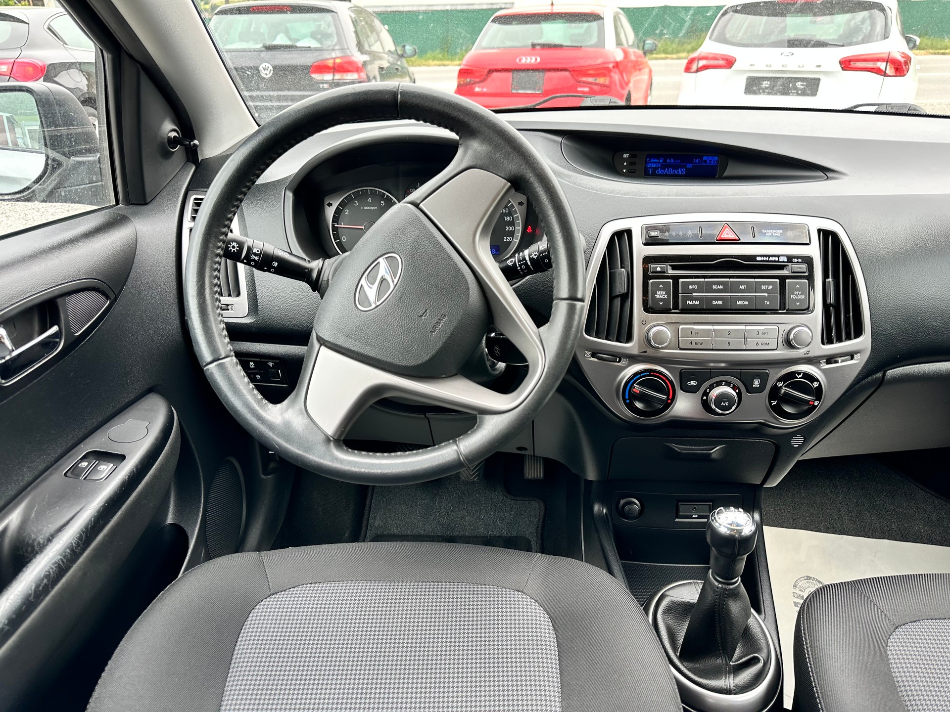HYUNDAI i20 1.2 Comfort-image-12