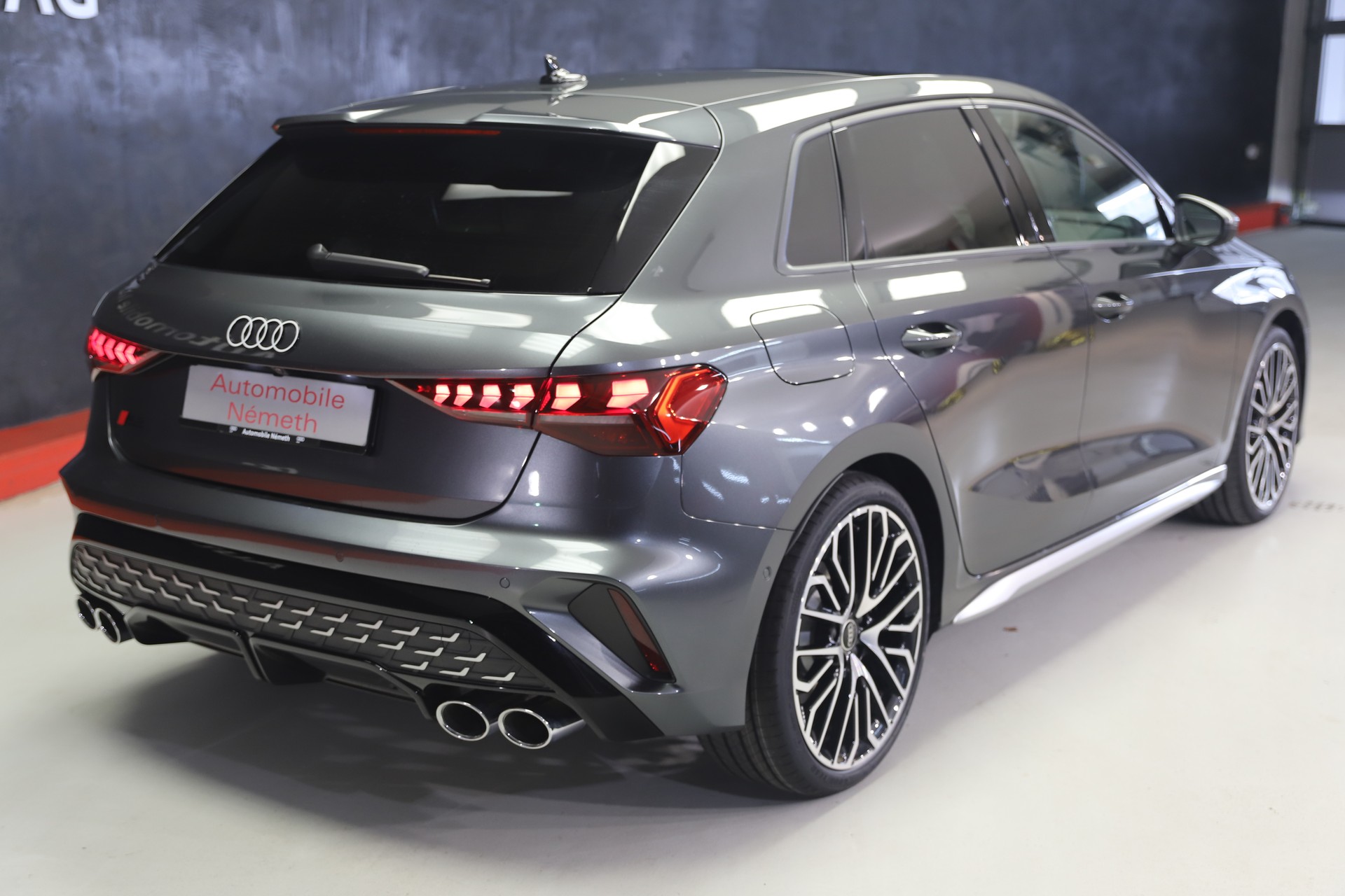 AUDI S3 Sportback TFSI quattro S-tronic-showroom-element-2