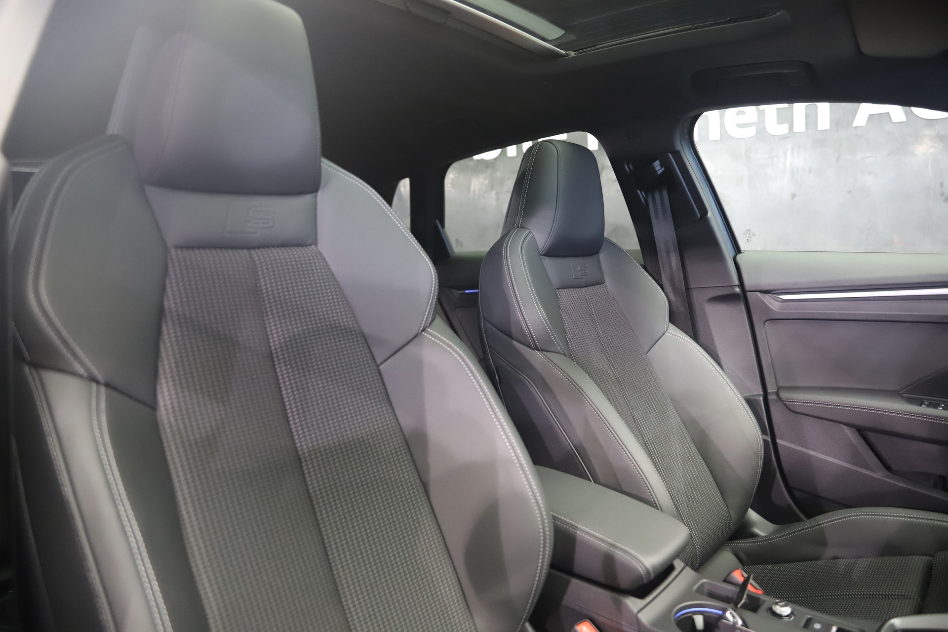 AUDI S3 Sportback TFSI quattro S-tronic-image-7