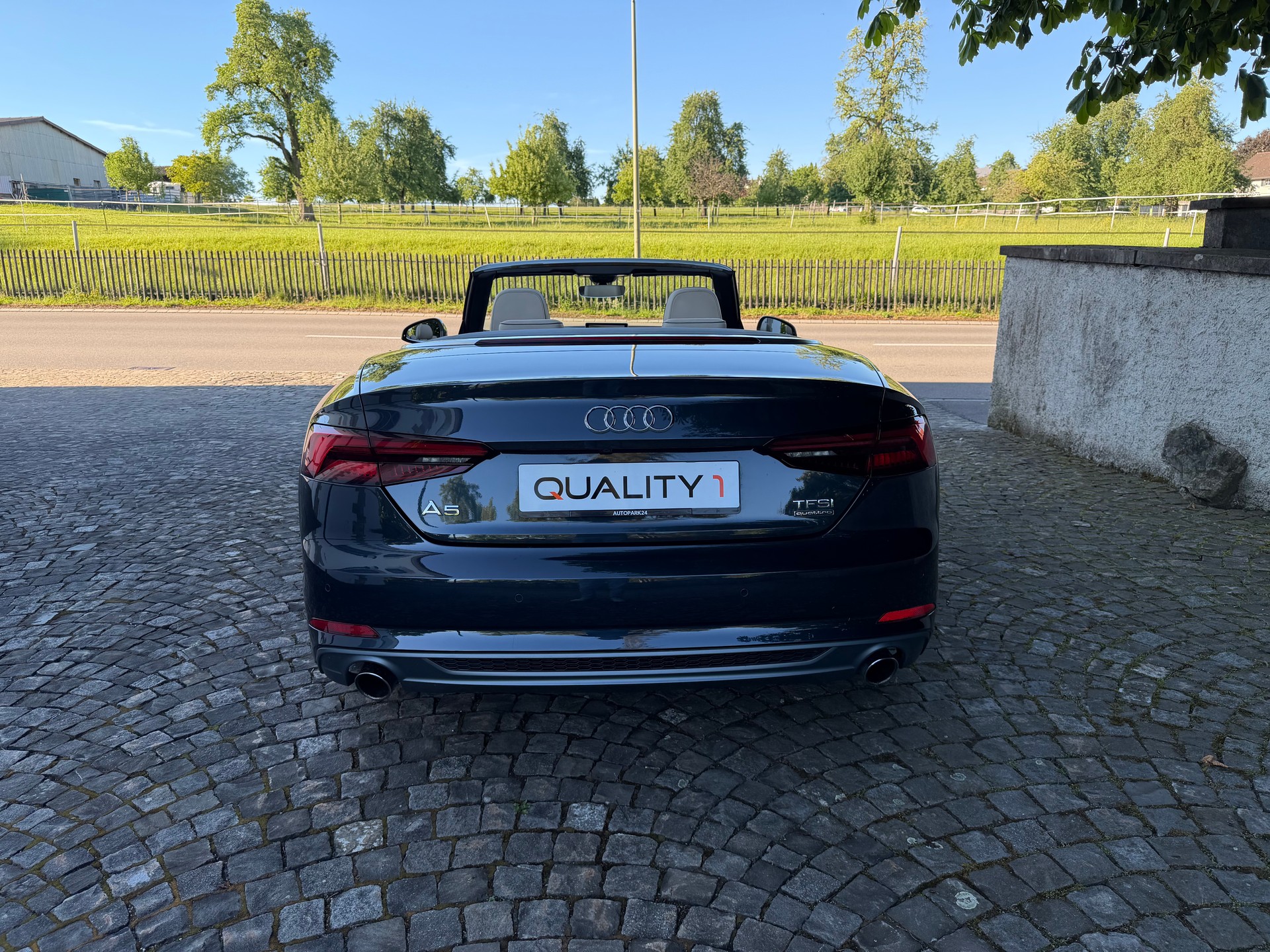 AUDI A5 Cabriolet 2.0 TFSI Design quattro S-tronic-image-5