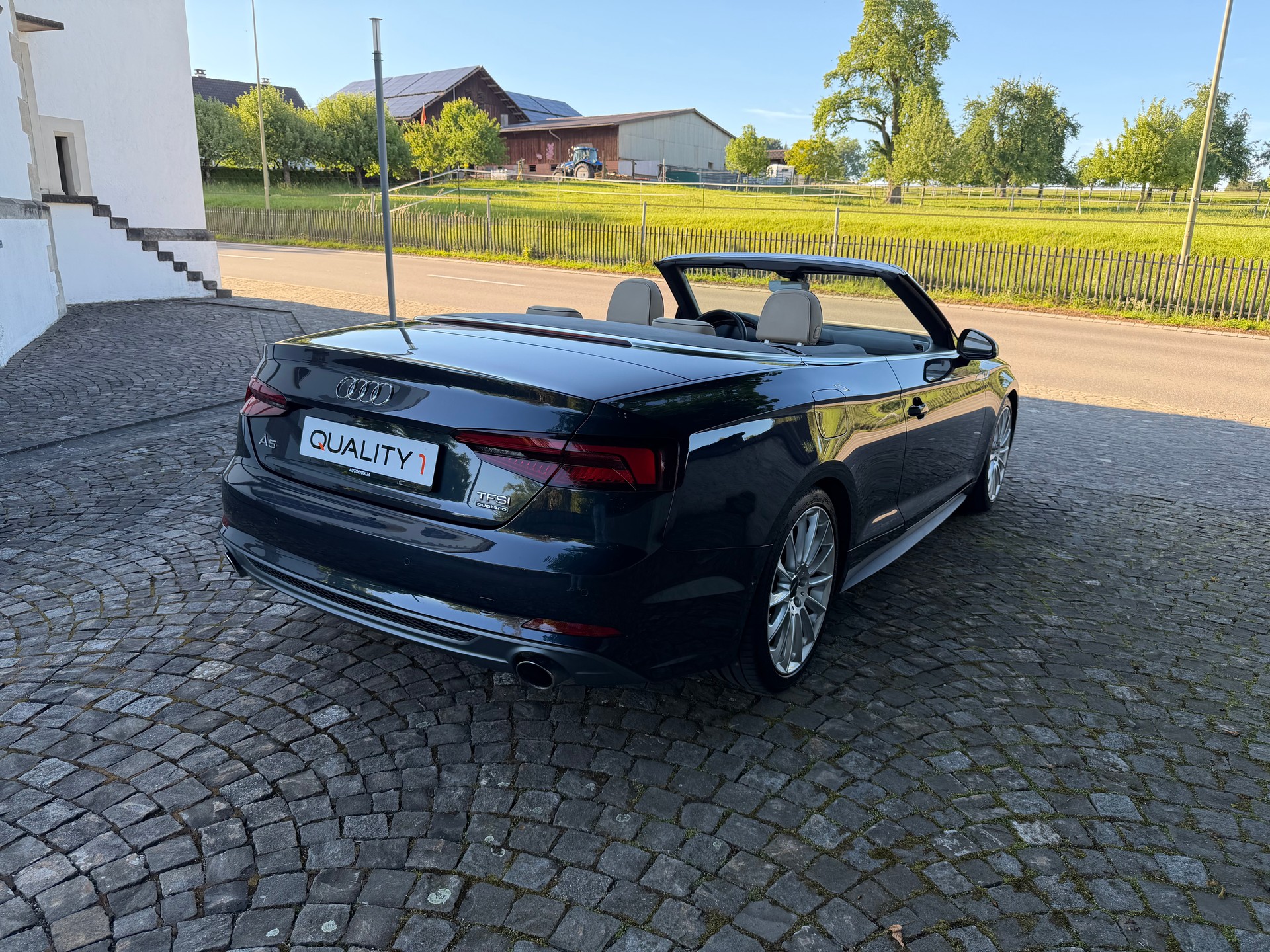 AUDI A5 Cabriolet 2.0 TFSI Design quattro S-tronic-image-4