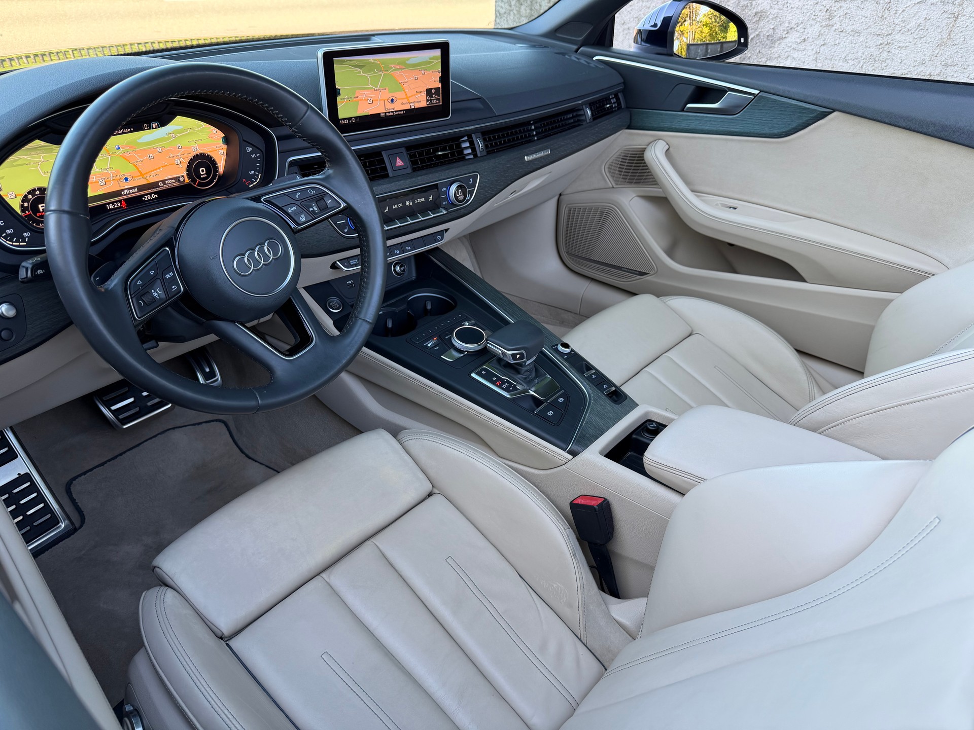 AUDI A5 Cabriolet 2.0 TFSI Design quattro S-tronic-image-8