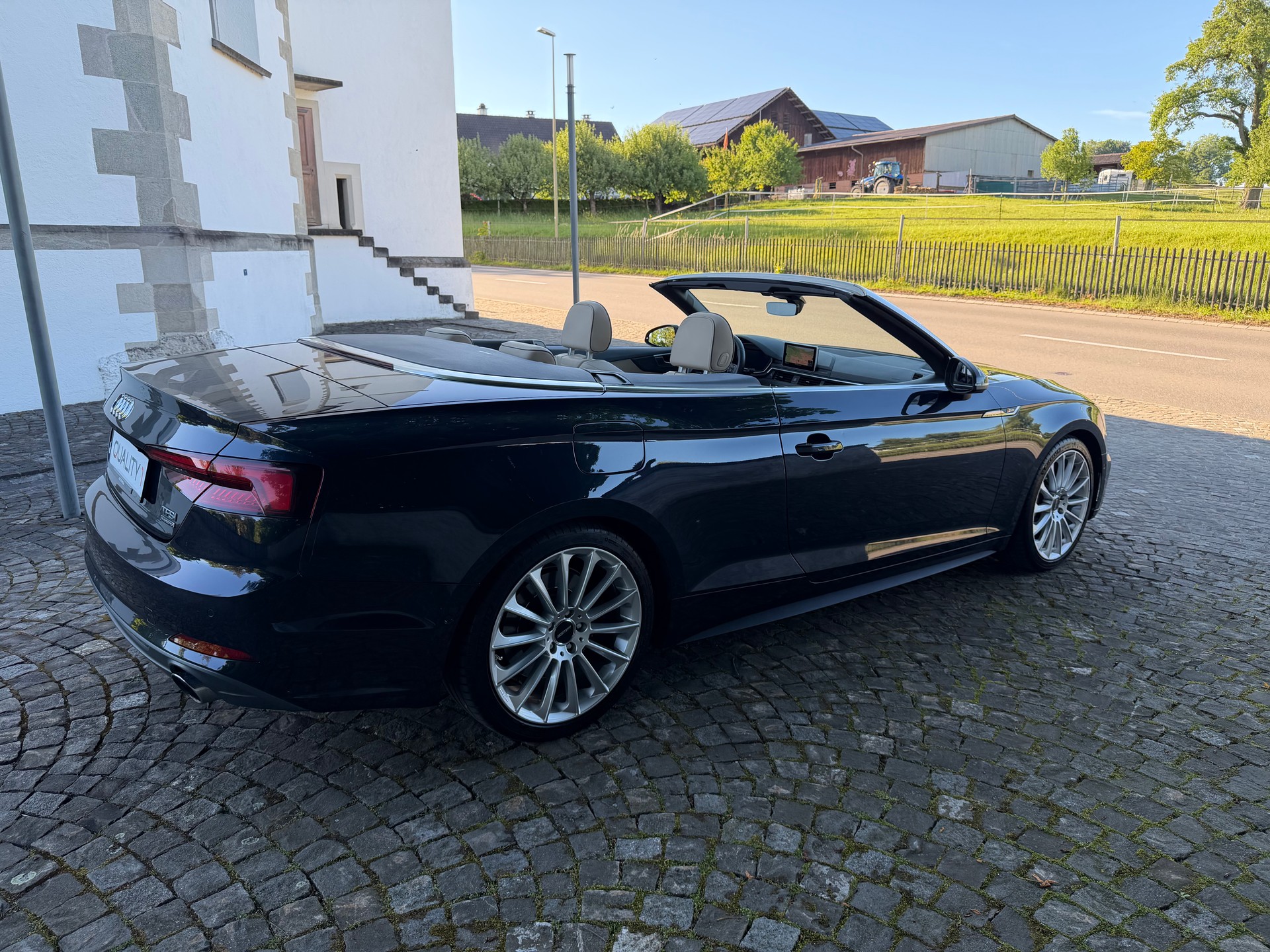AUDI A5 Cabriolet 2.0 TFSI Design quattro S-tronic-image-3