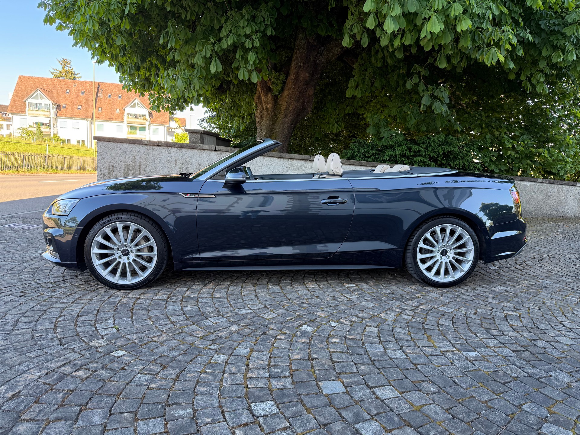 AUDI A5 Cabriolet 2.0 TFSI Design quattro S-tronic-image-7