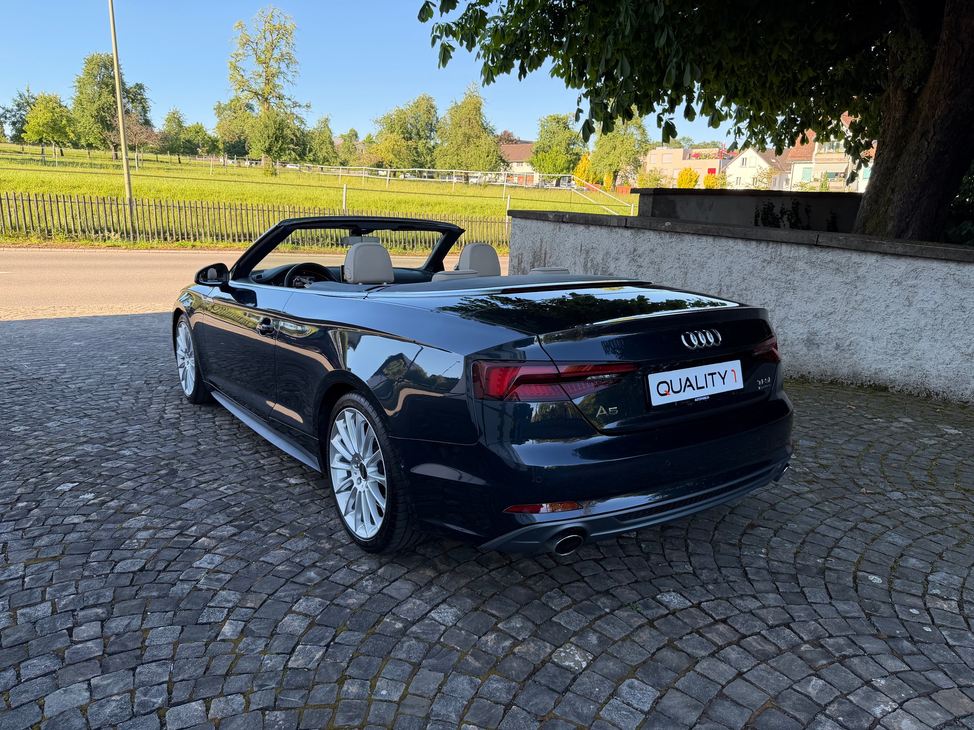 AUDI A5 Cabriolet 2.0 TFSI Design quattro S-tronic-image-6