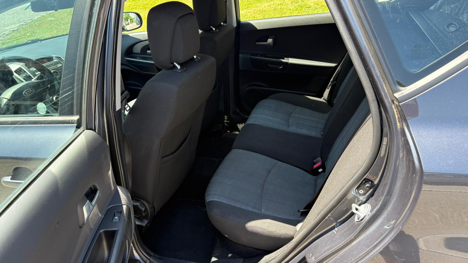 KIA Cee'd Sporty Wagon 1.6 CRDi Trend Automatic-image-5