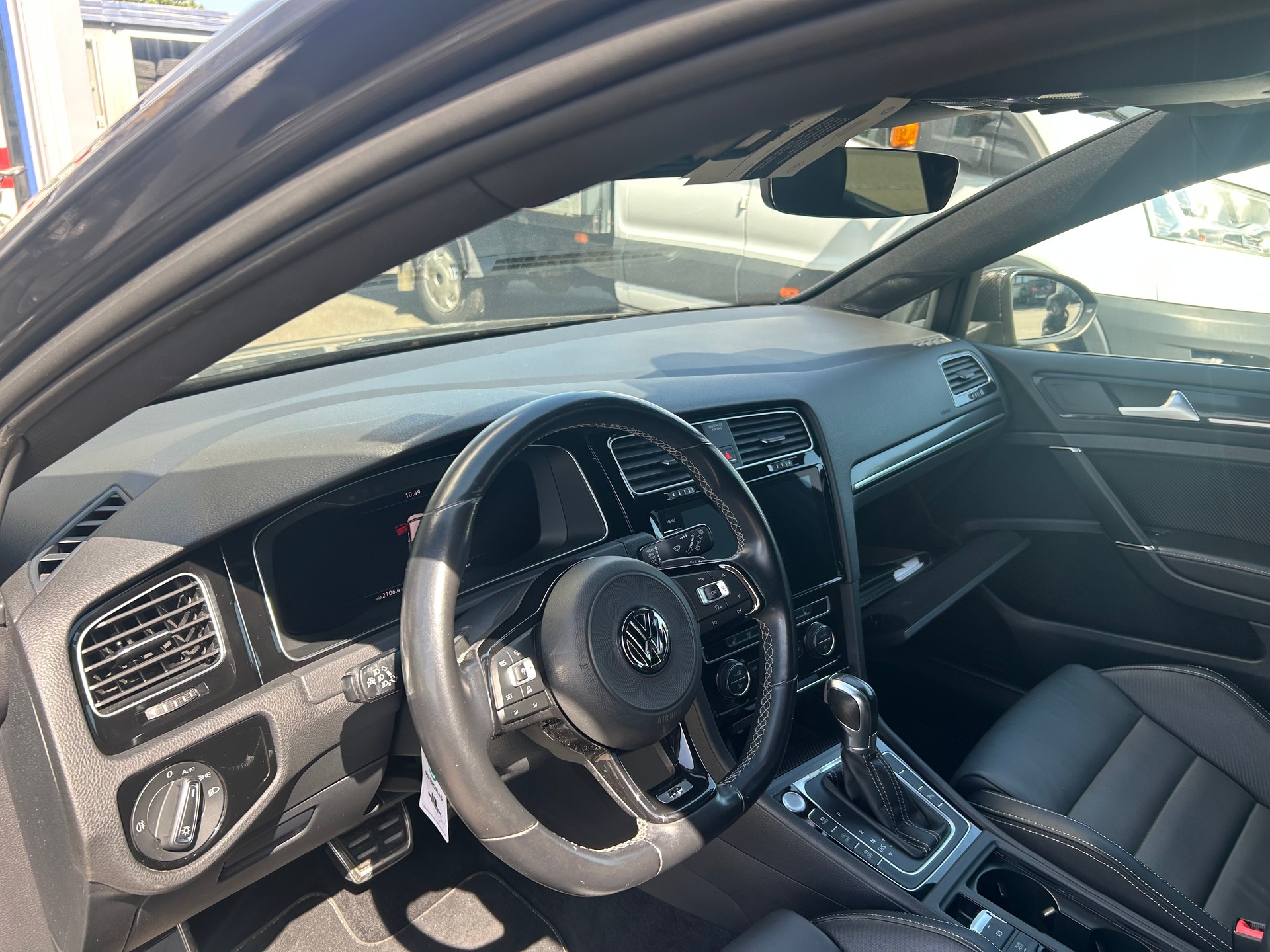 VW Golf 2.0 TSI R 4Motion DSG-image-4