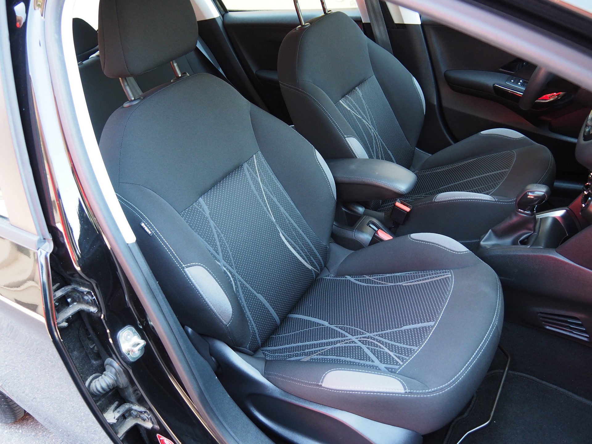 PEUGEOT 208 1.2 VTI Active-image-12
