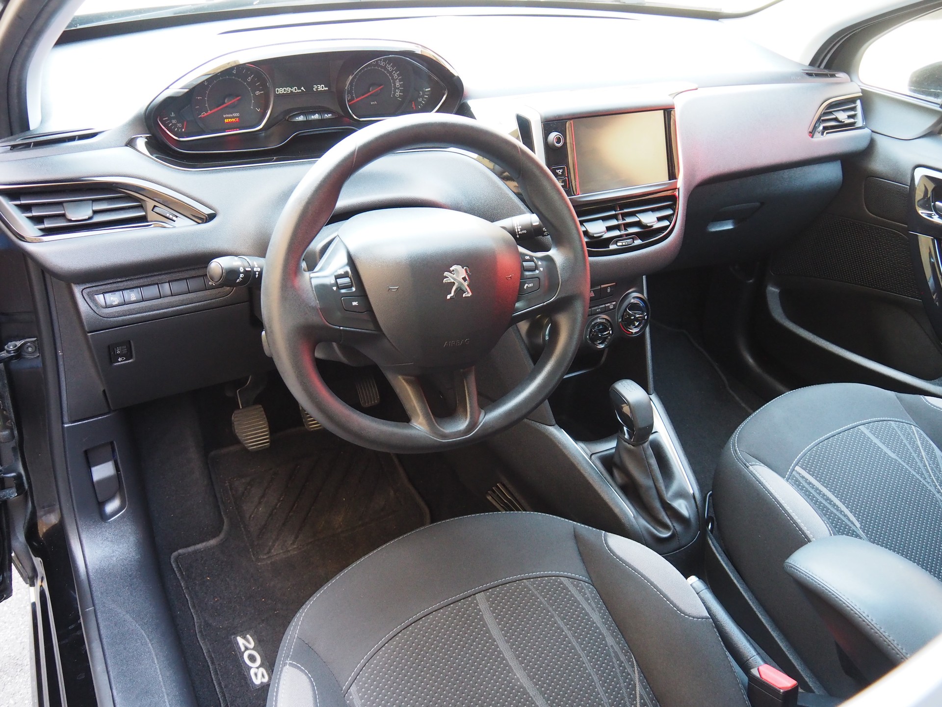 PEUGEOT 208 1.2 VTI Active-image-9