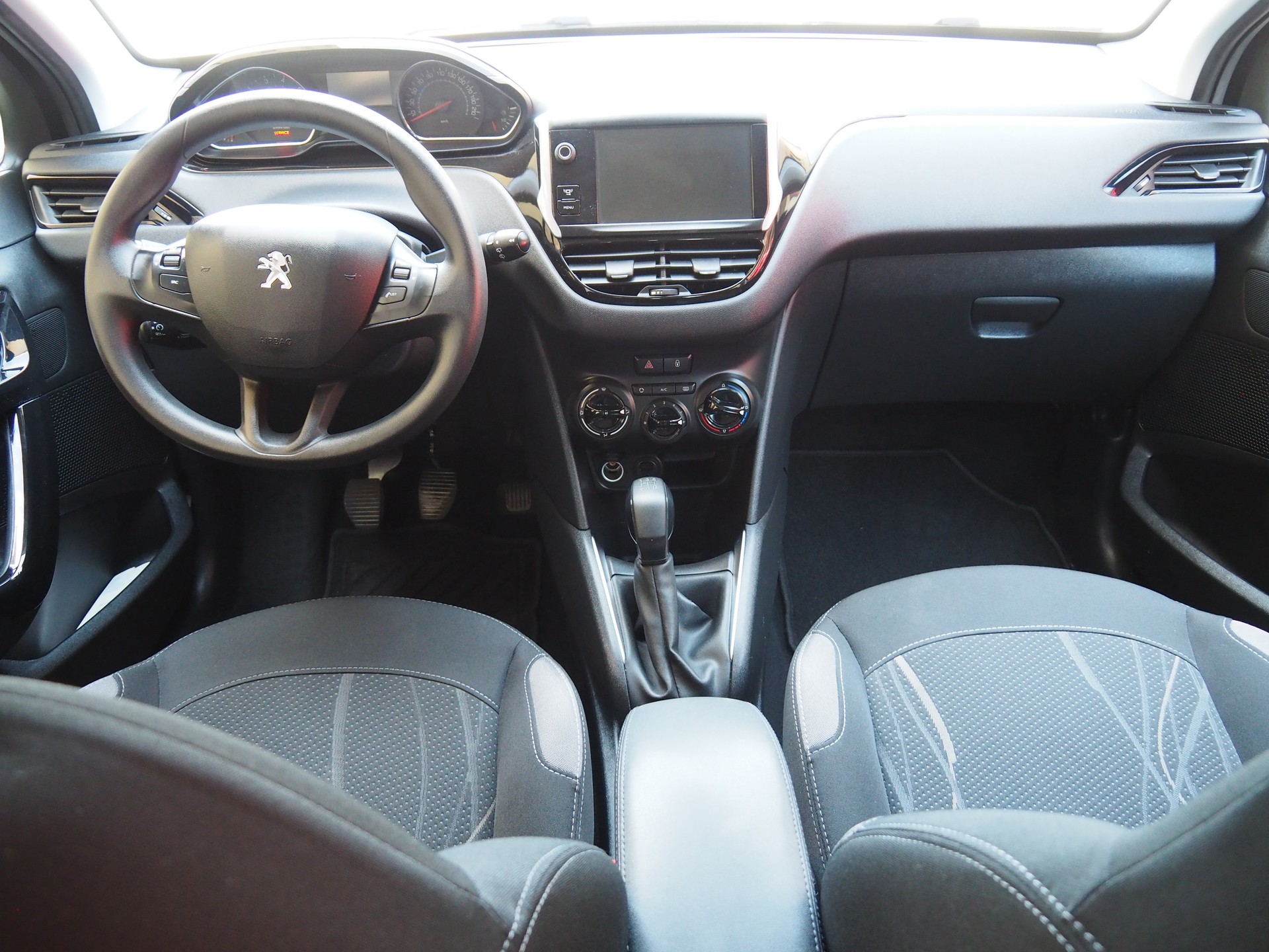 PEUGEOT 208 1.2 VTI Active-image-8