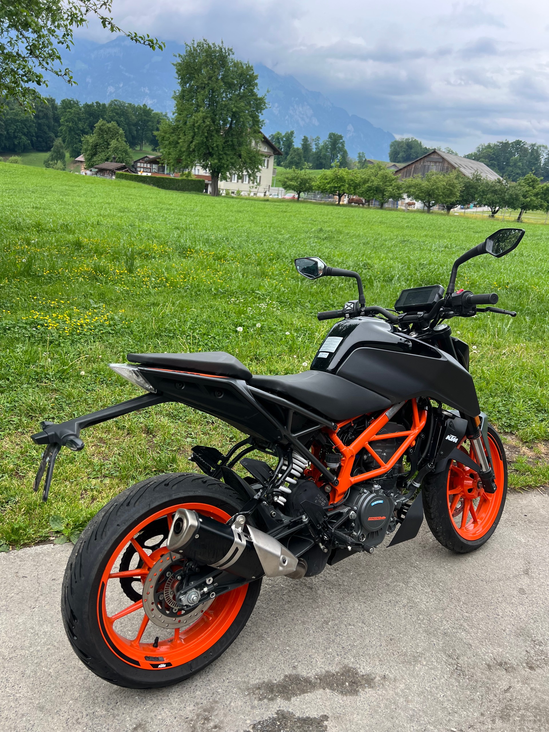 KTM 125 Duke-image-2