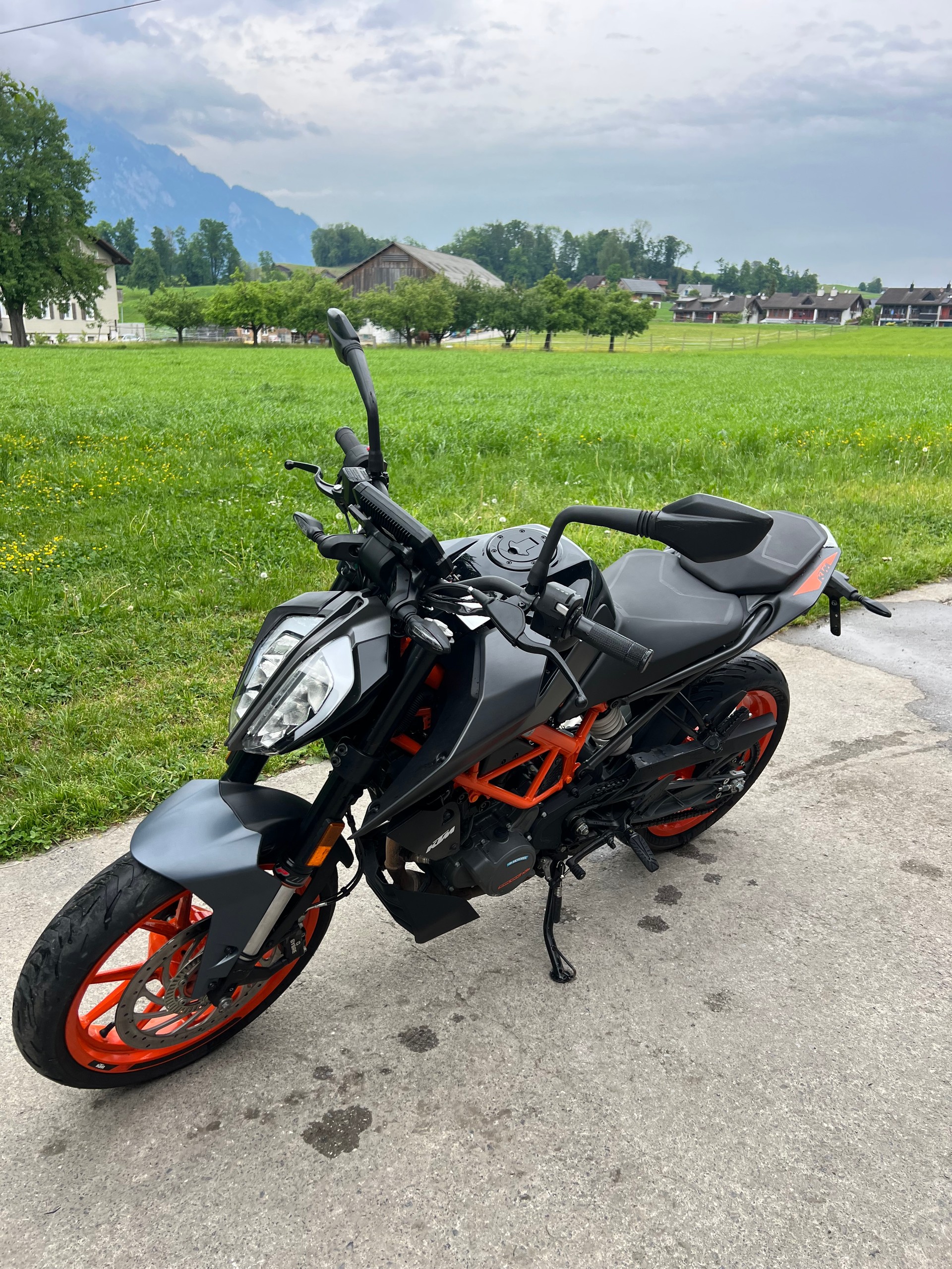 KTM 125 Duke-image-1