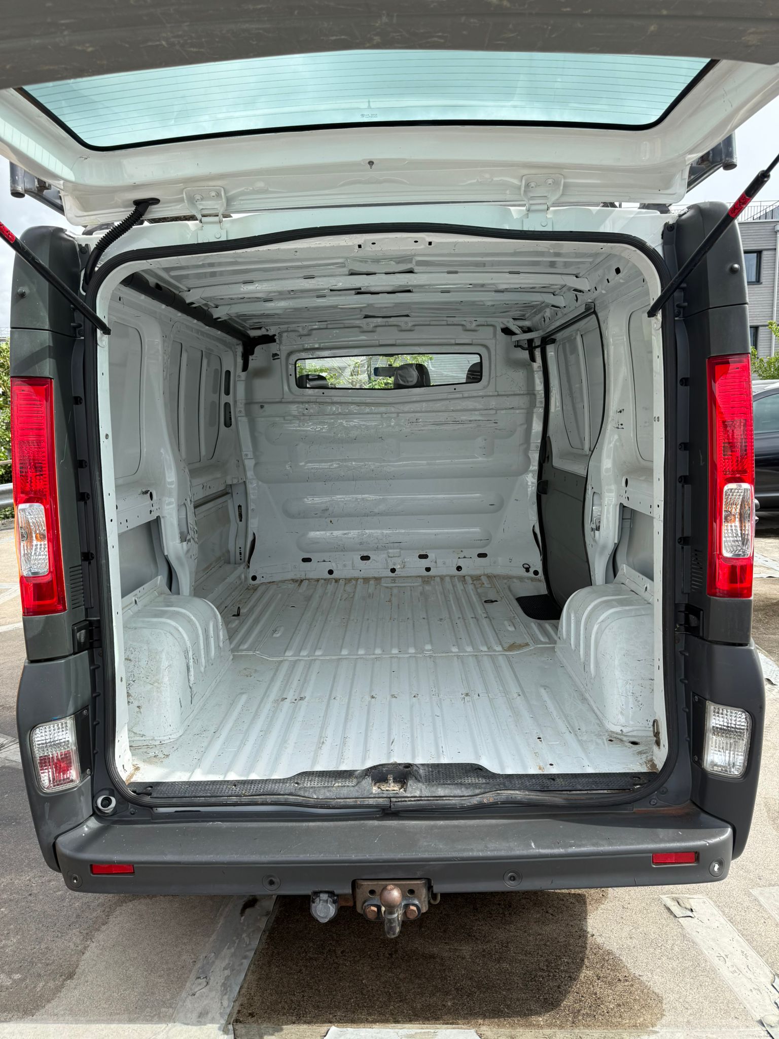 RENAULT Trafic 2.0 dCi 115 2.9t L1H1-image-12