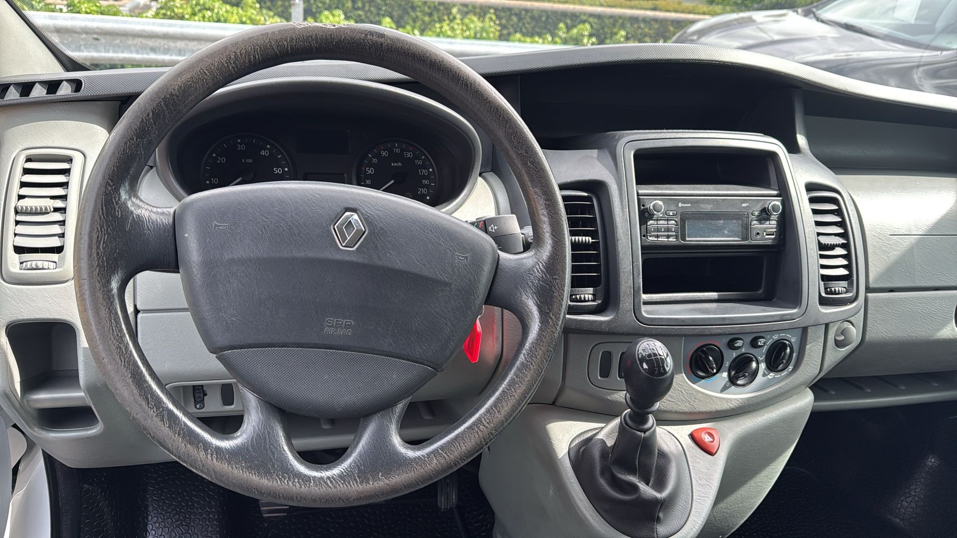 RENAULT Trafic 2.0 dCi 115 2.9t L1H1-image-13